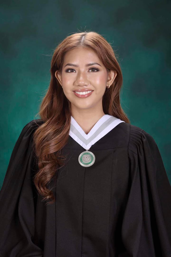 juliana gomez graduation dress ISKOLAR NG BAYAN! 🌻🎓 graduated cum laude from the University of the Philippines Diliman with a degree in Public Administration. The daughter of Richard Gomez and Lucy Torres, Juliana completed blue prom dres
