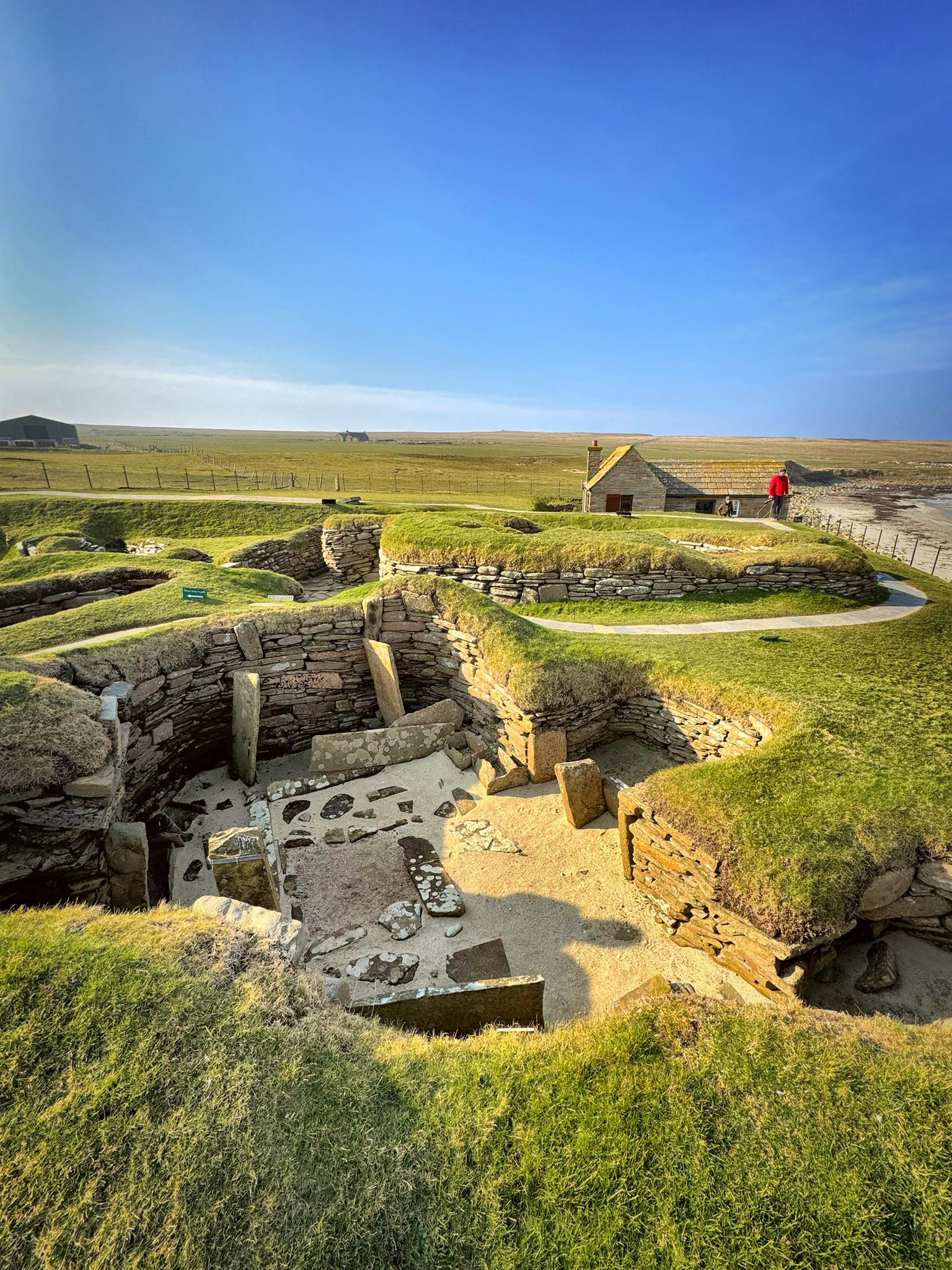 Visit - Skara Brae Neolithic village. Orkney, Scotland 🏴󠁧󠁢󠁳󠁣󠁴󠁿 # ...