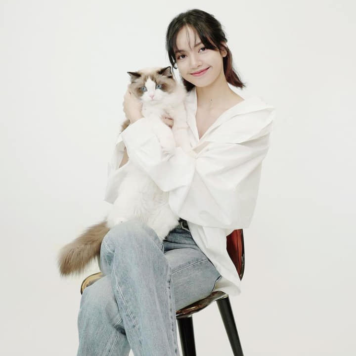 🌫️ | Lisa fr' BLACKPINK (with... - B L 4 C K M I R R O R | Facebook