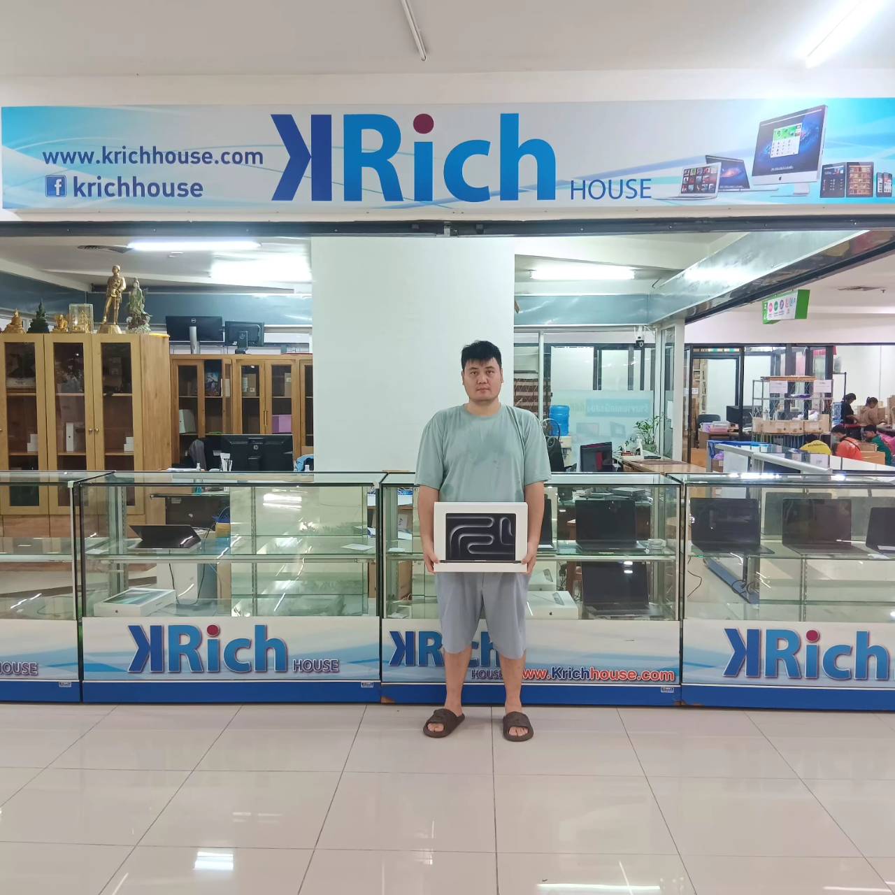 KRich House - ขอบพระคุณ ลูกค้า ที่มารับ Macbook Pro... | Facebook