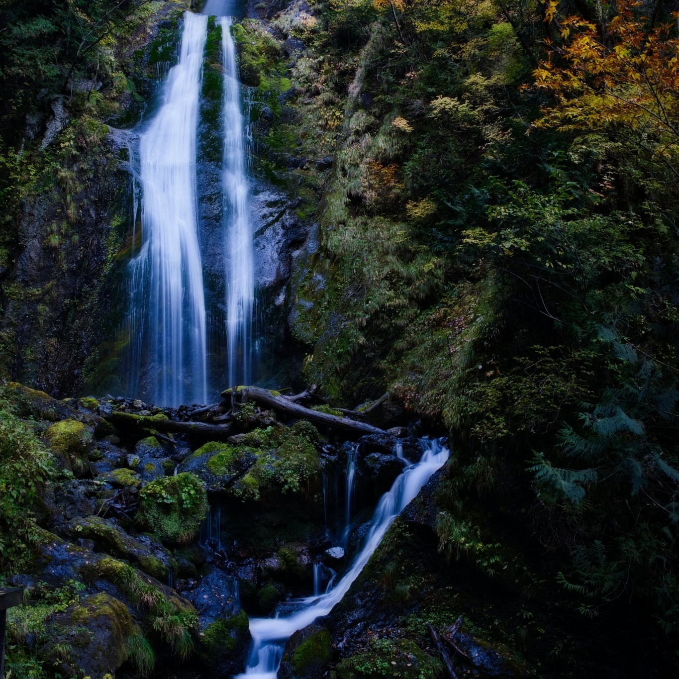 The beautiful blue stream and famous autumn foliage spot