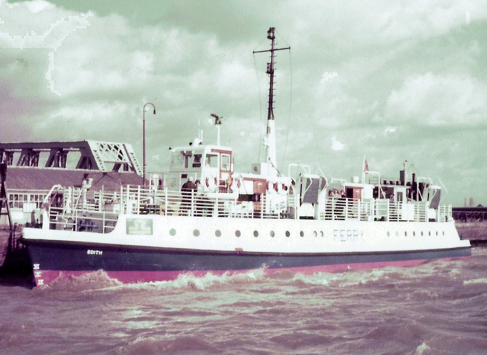 The Liquid - Gravesend to Tilbury ferry EDITH Photo by Barry Smith ...