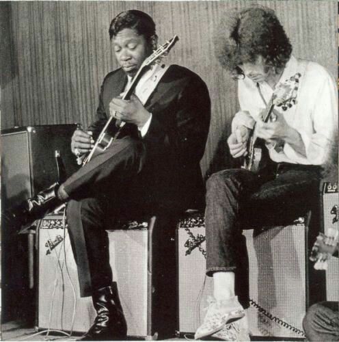 B.B. King and Eric Clapton sitting on Fender amps during their jam