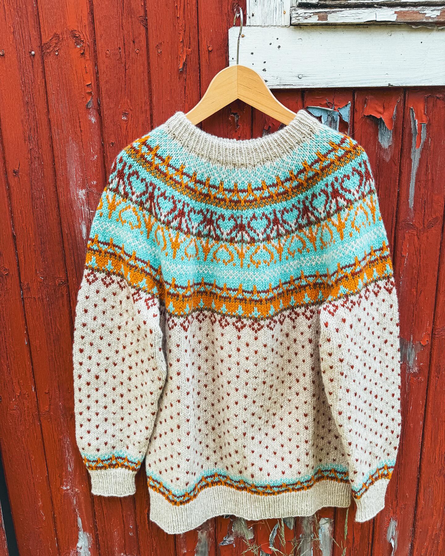 Alasuq mid-season with dots❤️?! I love dots on sweaters. Its 