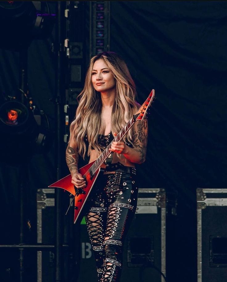 Kiki Wong of Smashing Pumpkins 📸 Joseph Cultice Bree🌻🌛