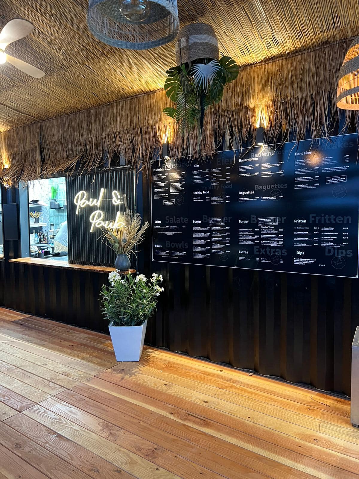 Seit heute hat Paul & Paula in Neunkirchen geöffnet! Direkt neben PINK Dein Deko-Paradies gibt's Frühstück und leckere Burger 🍔 😋 Übrigens: Direkt nebenan gibt's kreatives Sushi von The Sushi Twins