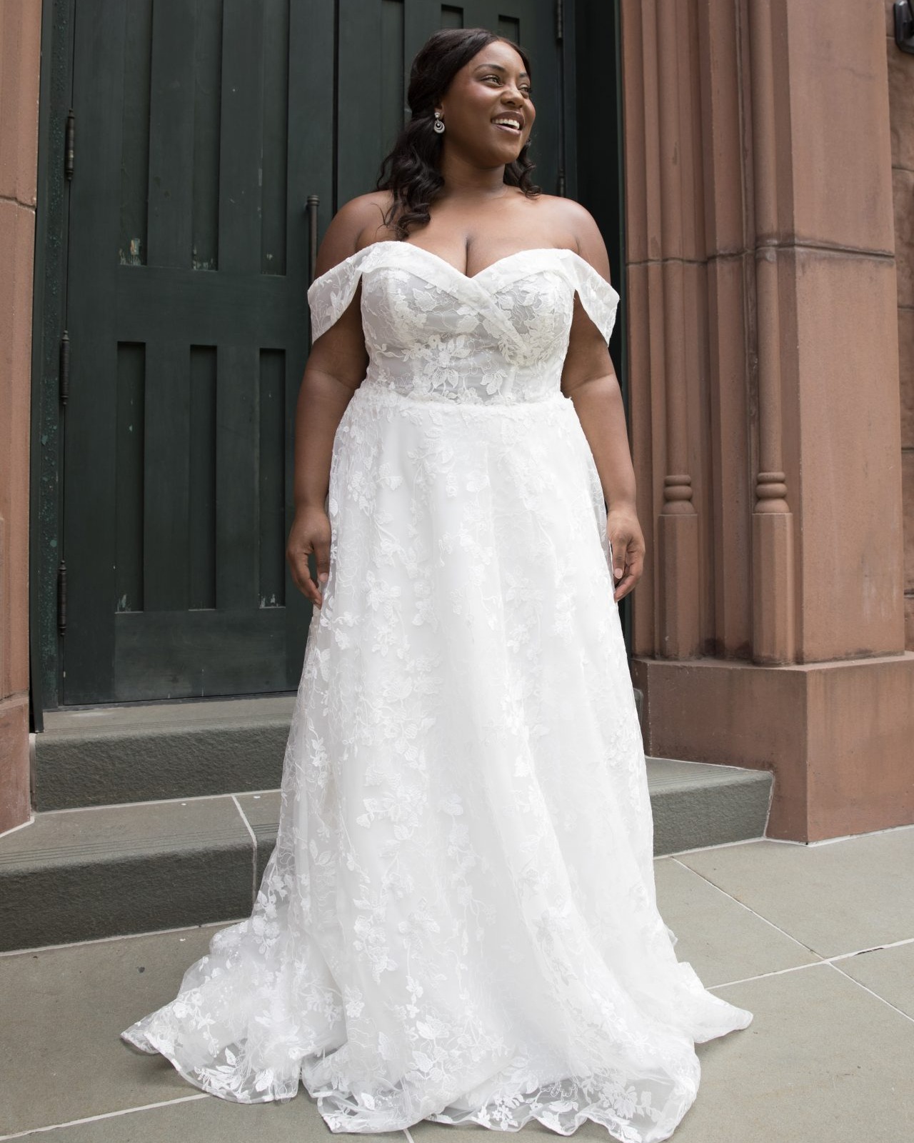 cocktail dresses on rent Hour Dress Rental Size:6-8Y defined neckline balances the edwardian style S / With Slit