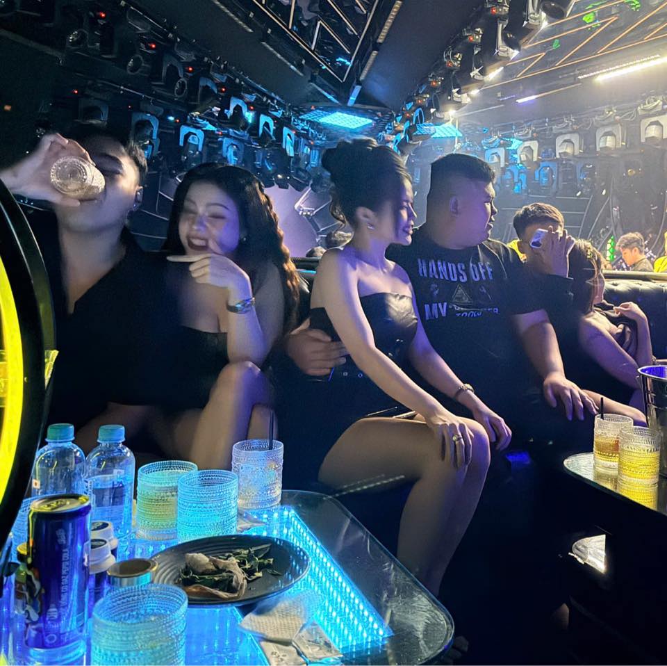 Ai Rồi Cũng Khác