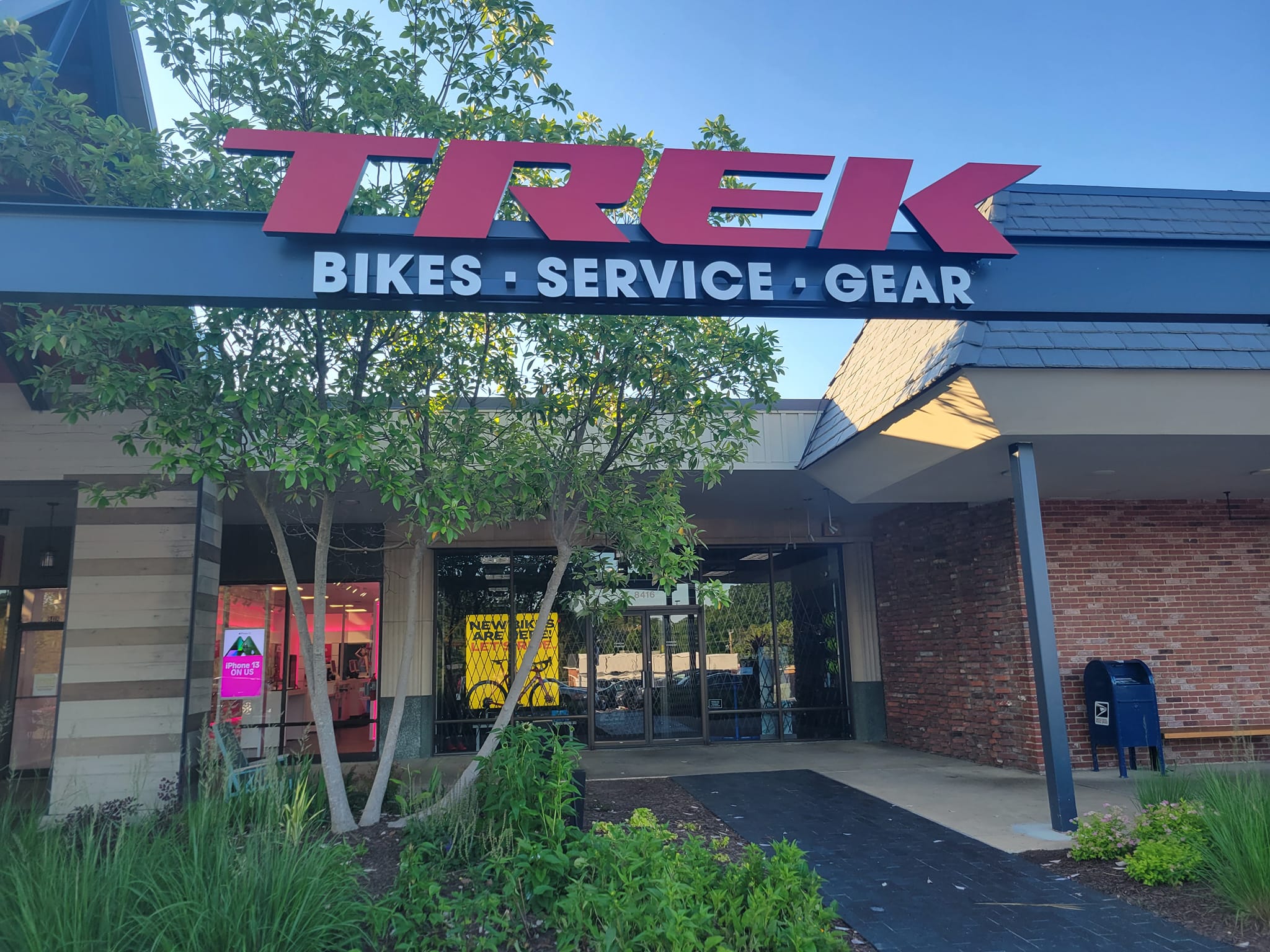 trek bicycle springfield FX Sport 6 Carbon L Matte Bronze Age/Deep Smoke The Trek FX Sport 6 is an ultra Trek Sawyer Trek 1120 Drop
