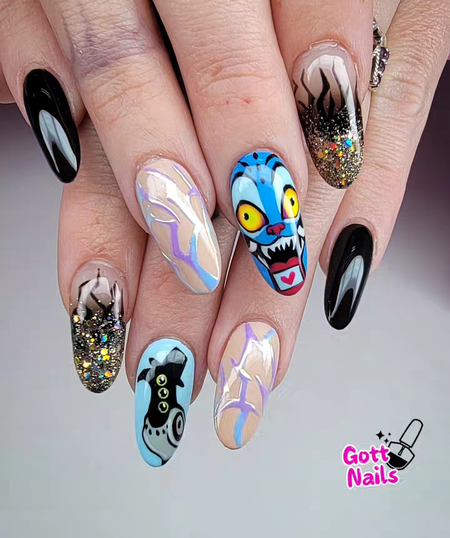 Kpop-inspired nail art with Ohora's gel press-ons