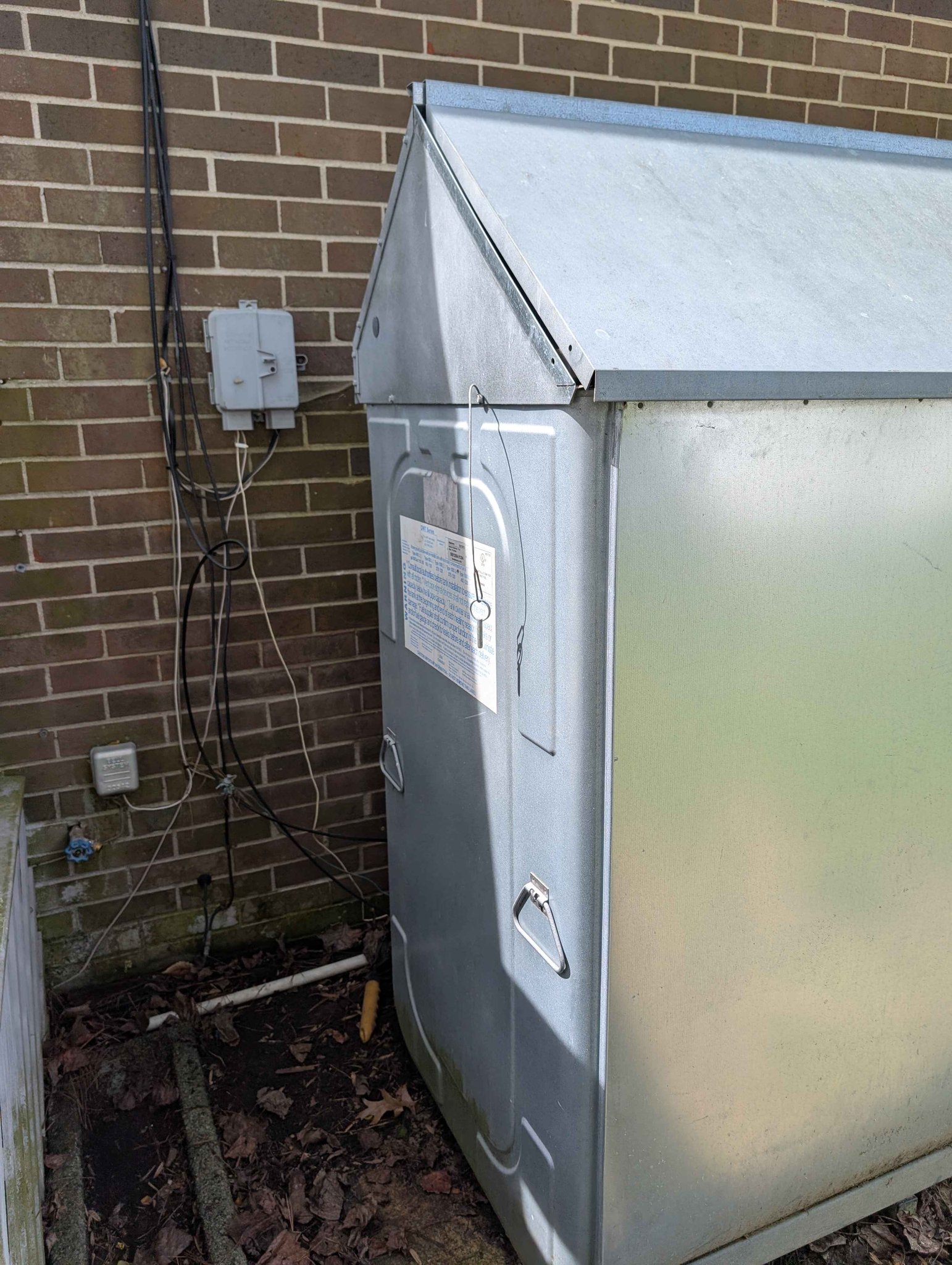 Roth DWT Series 275 Gallon Fuel Oil Tank with Outdoor Cover - Water ...