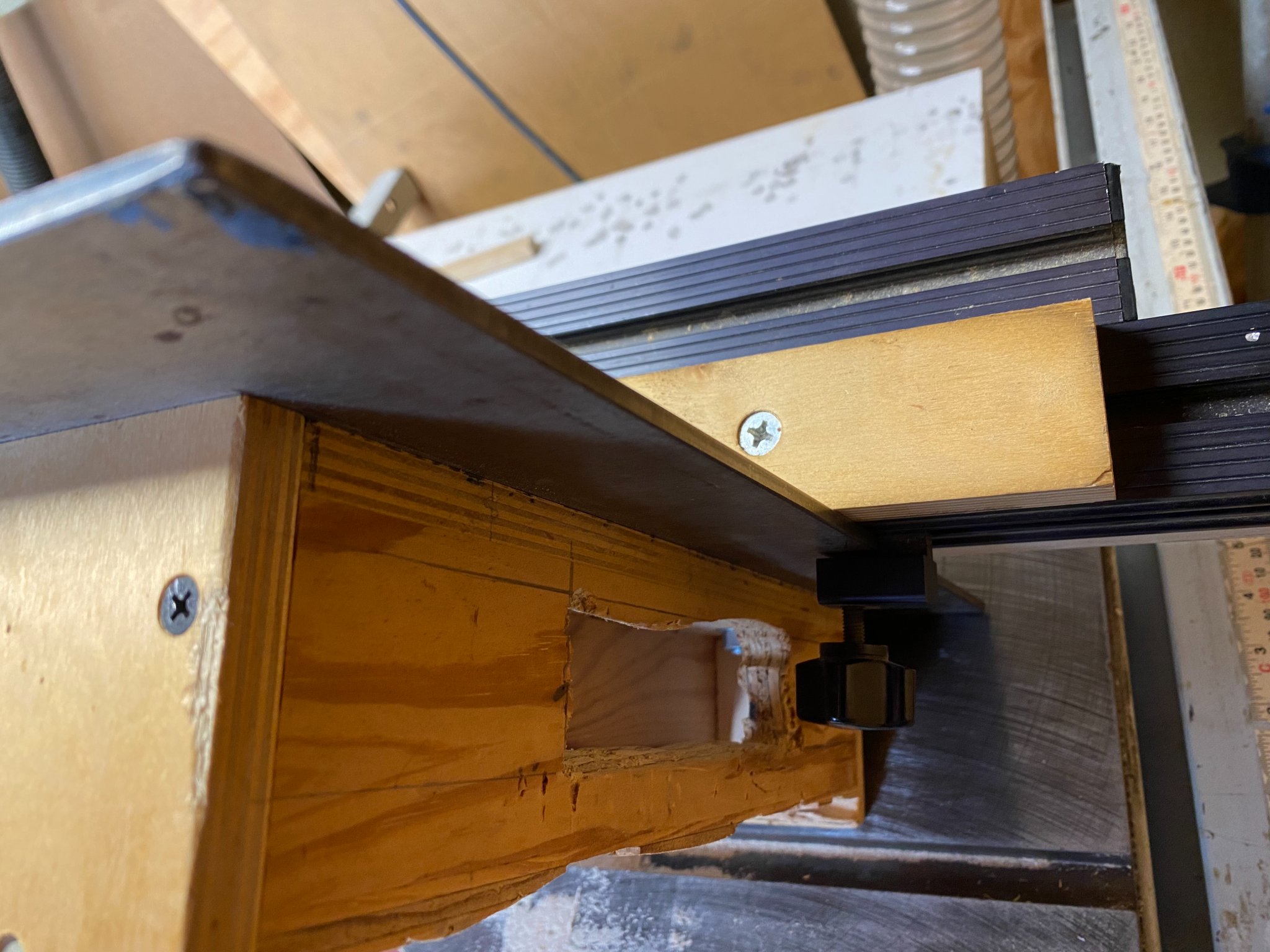 Veritas Router Table w heavy metal top, fence system, and accessories ...