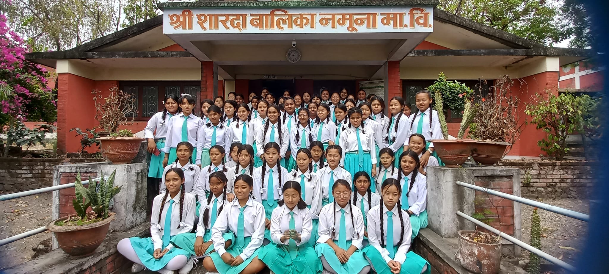 Padam Luitel - महिलाको एउटा लिपिष्टिकलाई १४०० पुरुषको... | Facebook