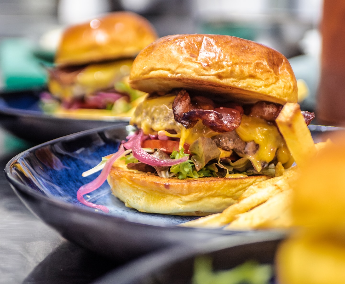 NUNU - ¿Ya has probado nuestra hamburguesa? Con Angus, cheddar fundido ...