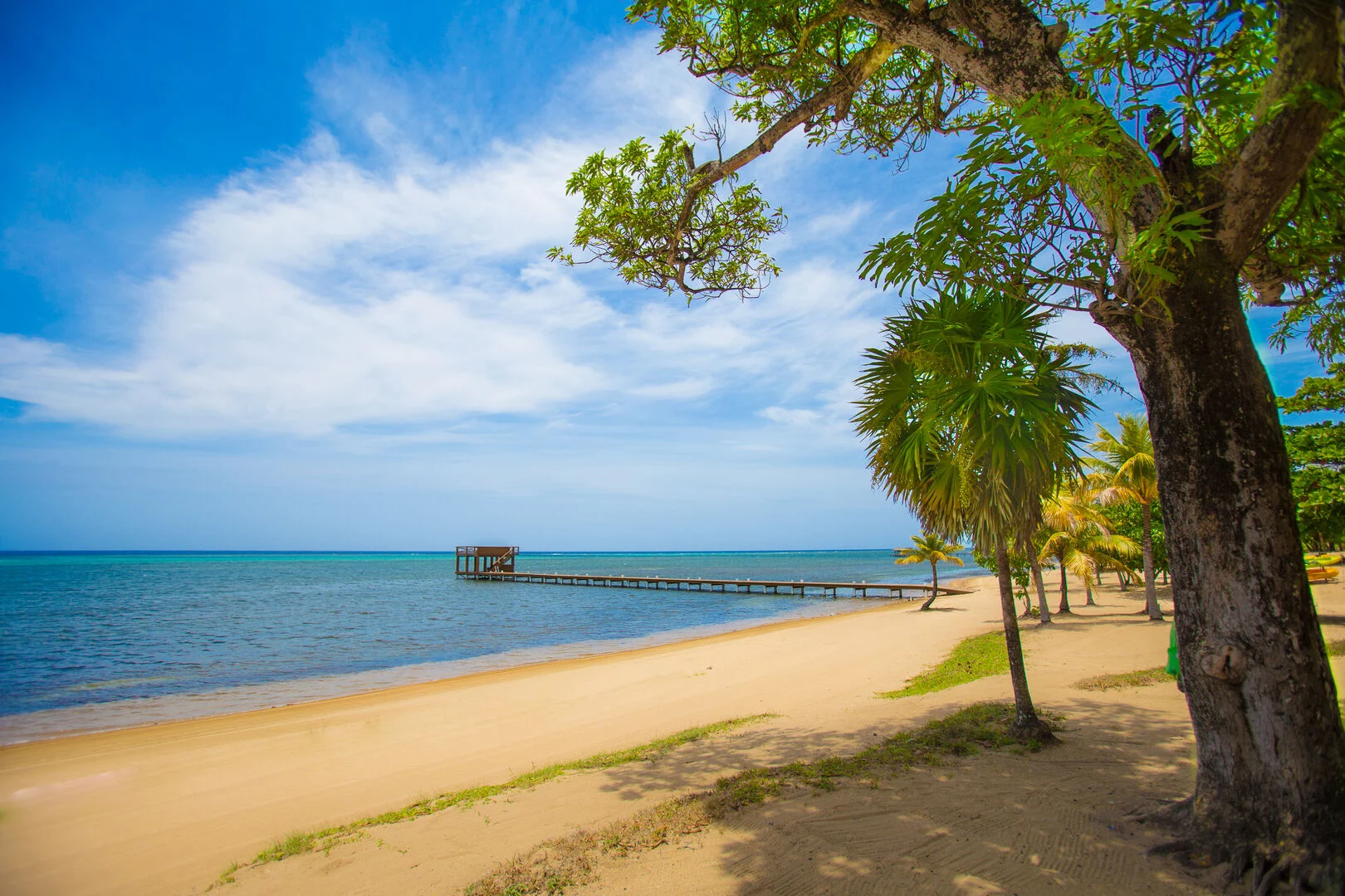 Roatan - 🌴 Dreaming of a getaway? Roatan is calling! 🏝️ Explore the ...