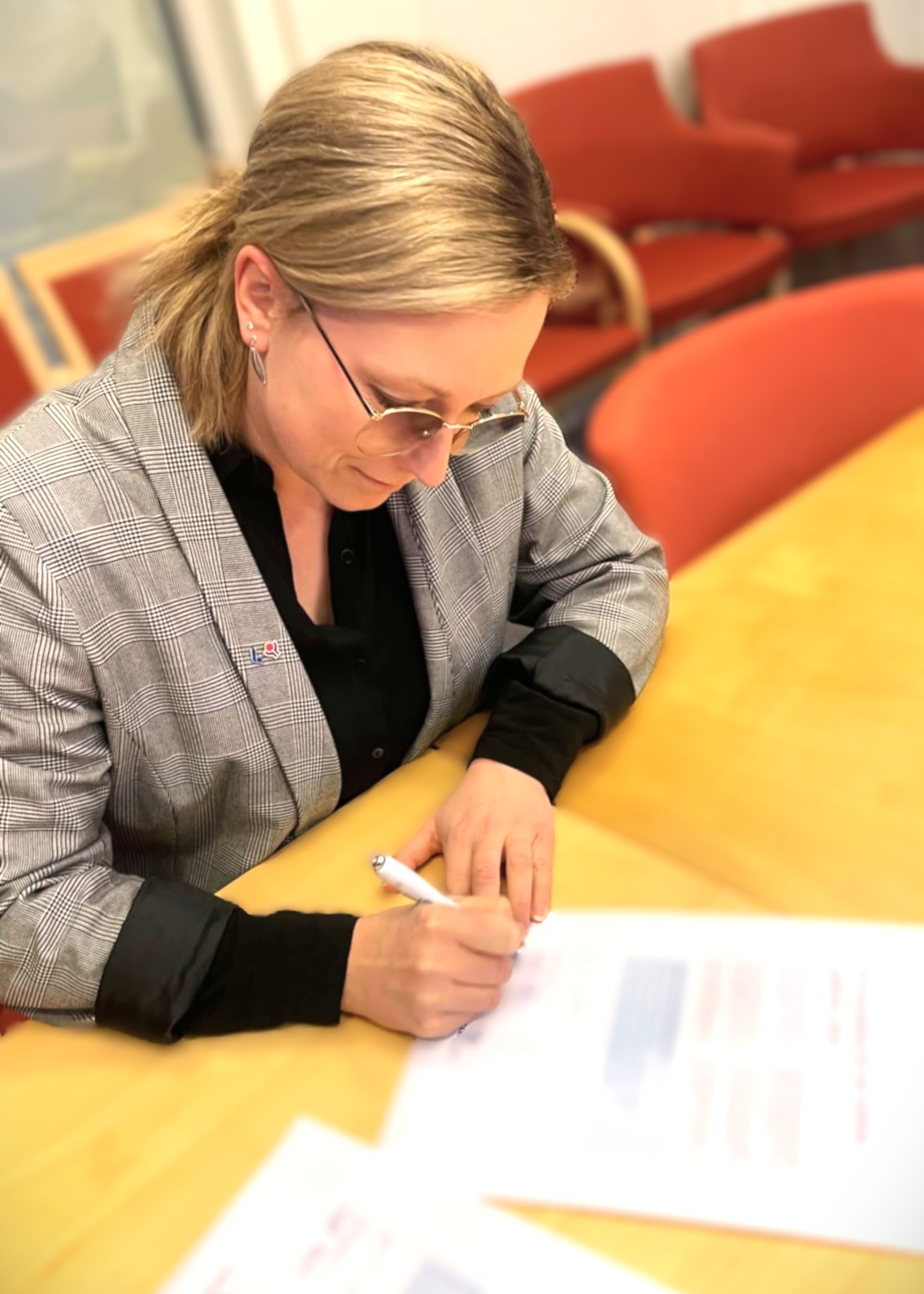 liberalerna-region-v-stmanland-skriver-under-handslag-med