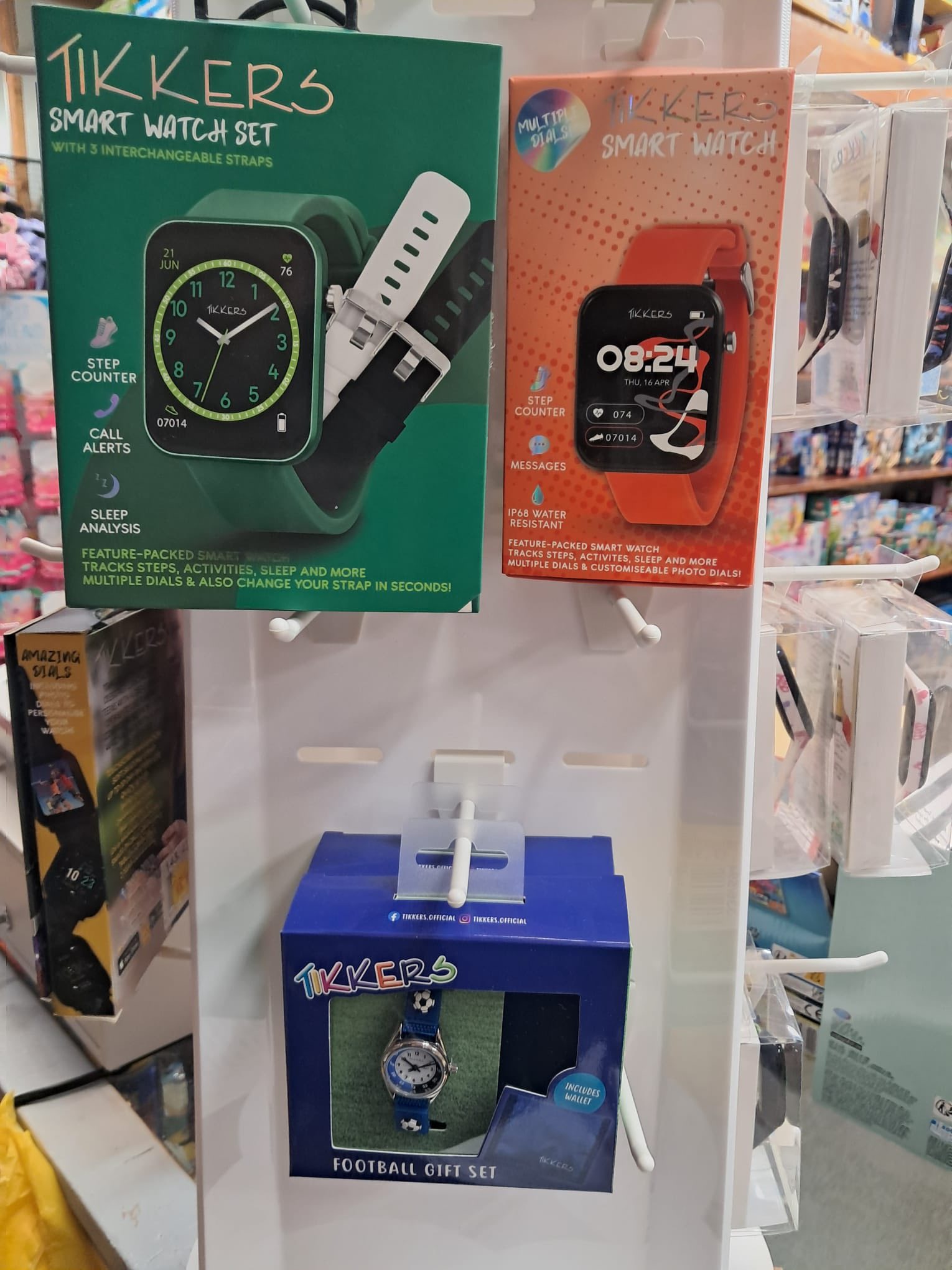 TIKKERS – Console Portable Rétro Avec 240 Jeux Intégrés, écran 6,6 Cm