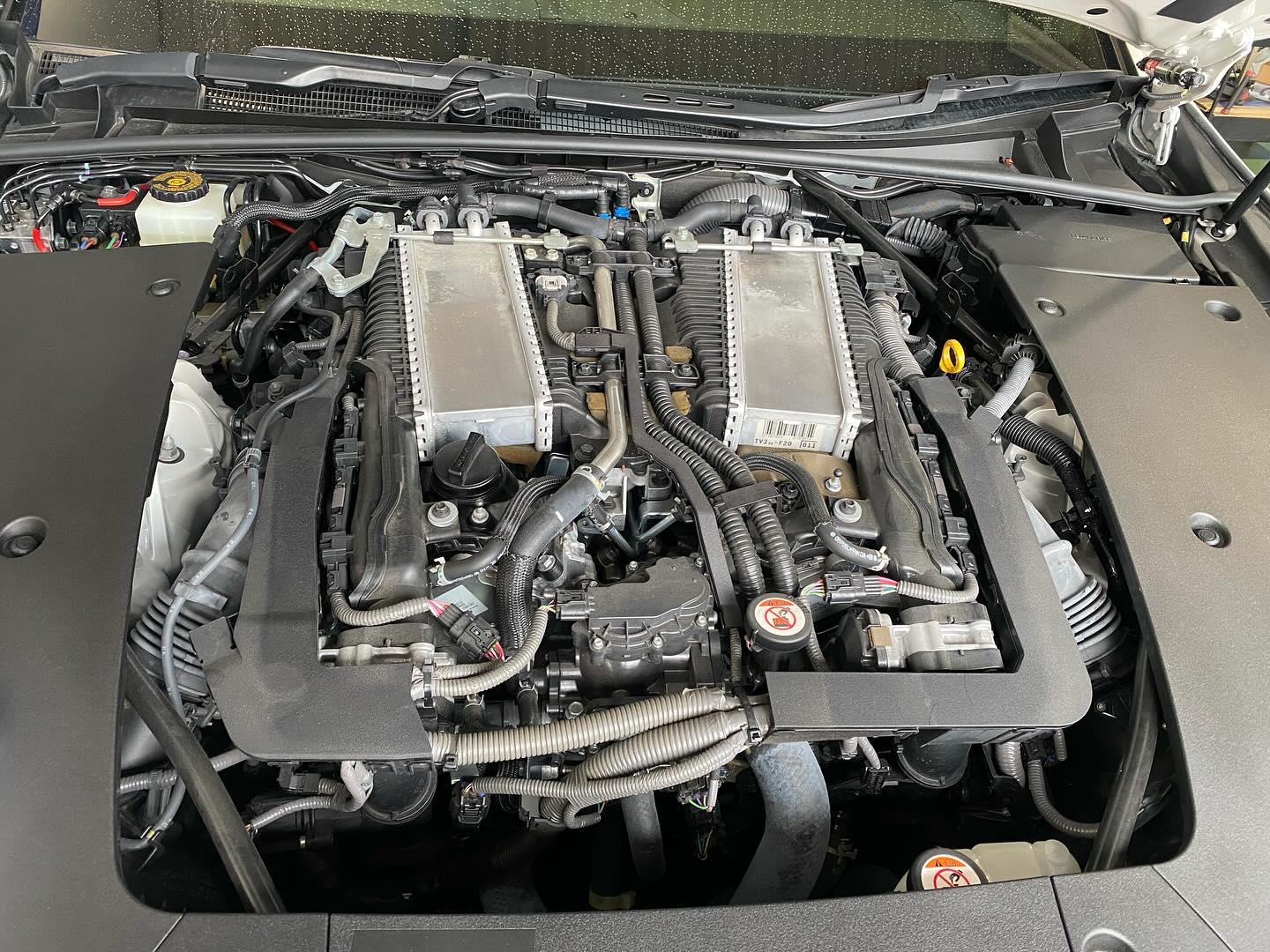 レクサスLS500に、 TOMSブーストUPパーツPOWER BOXと、 スロットル 