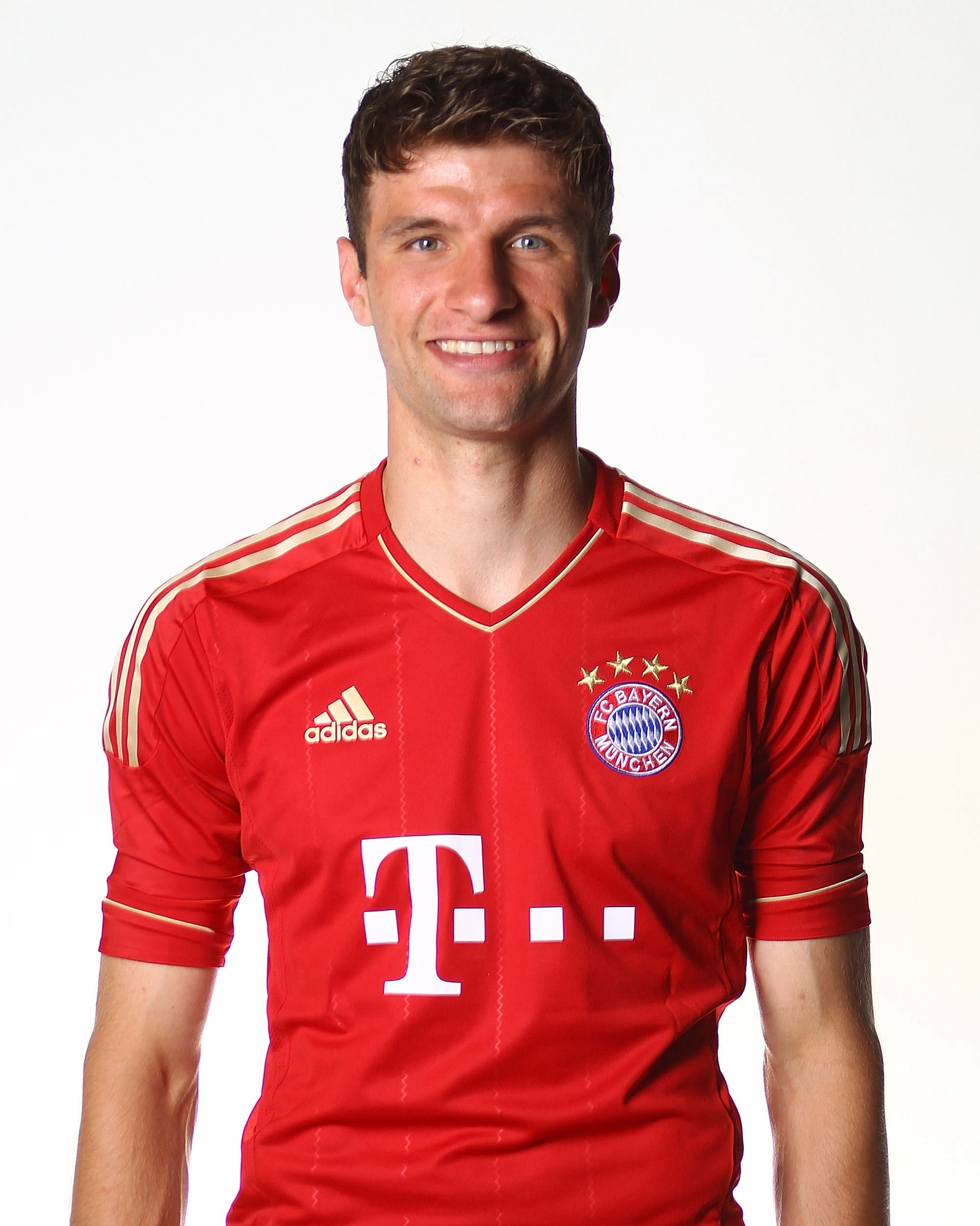 🔙 to 2013/14 with FC Bayern München! ❤️ #Bundesliga