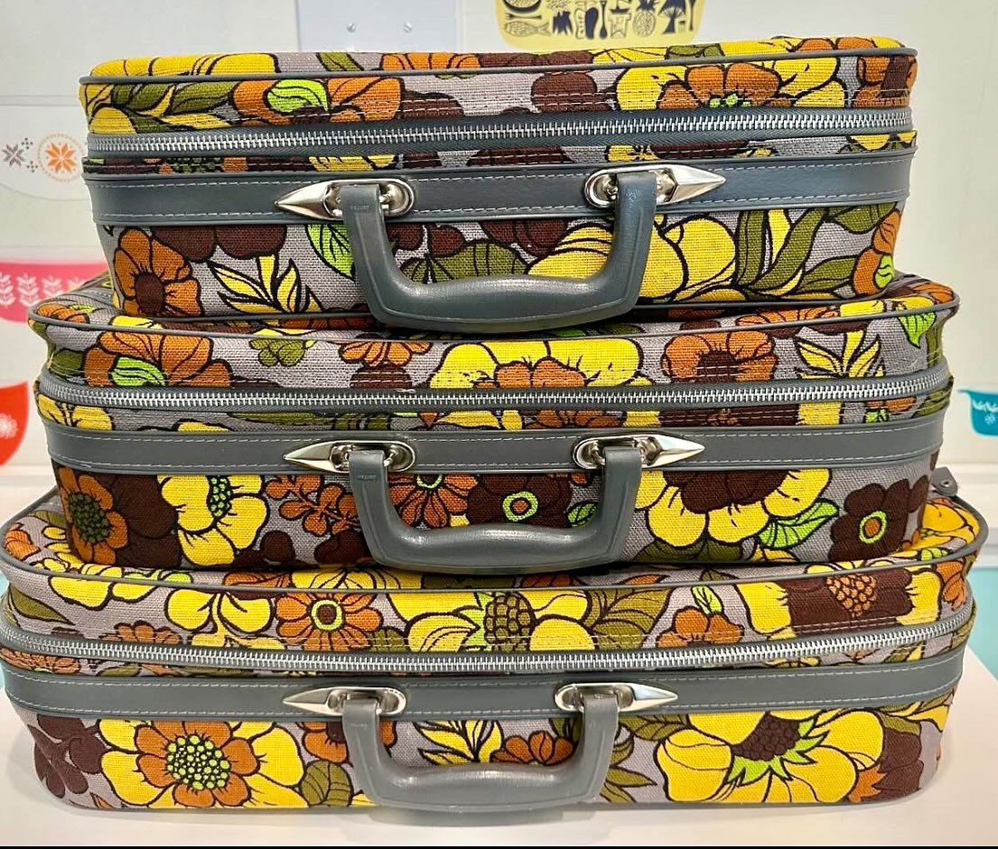 1960s BANTAM TRAVELWARE is what dreams are made of! Did you have any?
