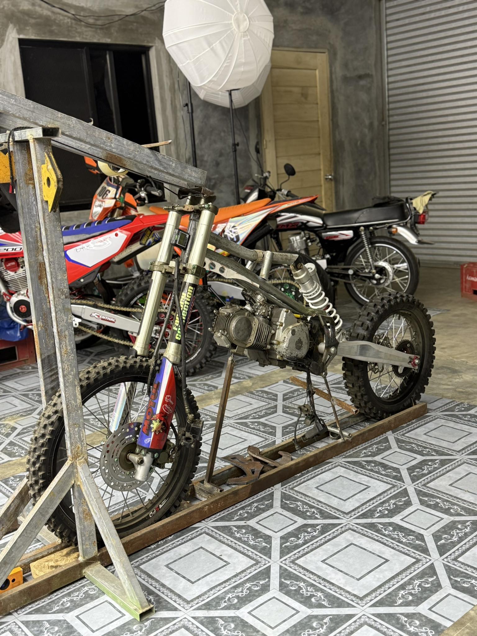 Joszh - ground clearance 362 cm wheel base 1420 cm seat hieght 890 cm ...