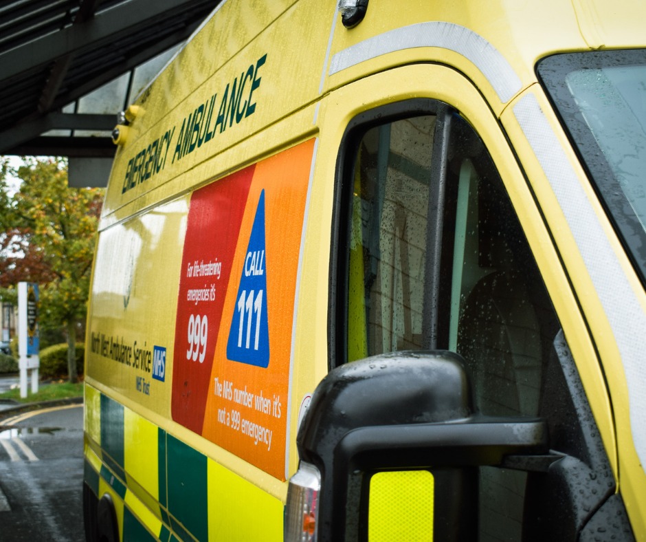 Ringing 999 does... - North West Ambulance Service NHS Trust | Facebook