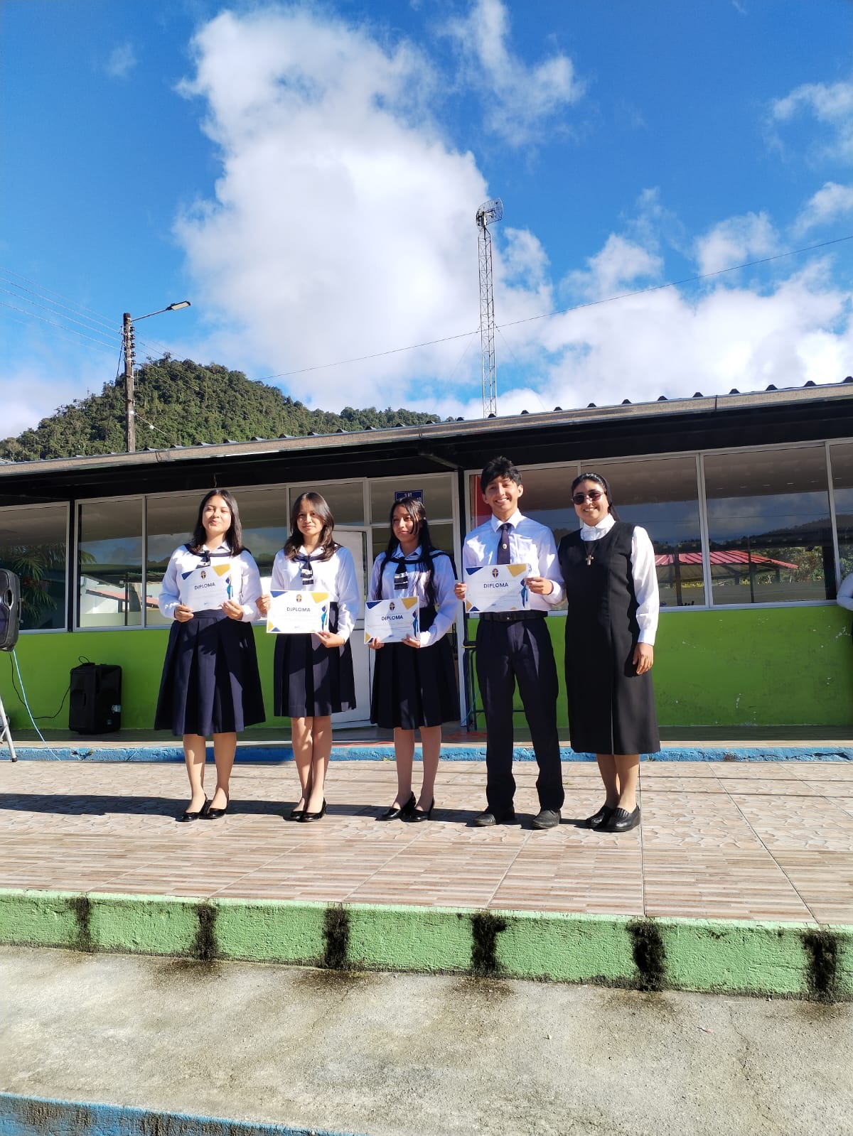 UEFT... - UEFTE Unidad Educativa Fiscomisional Técnico Ecuador