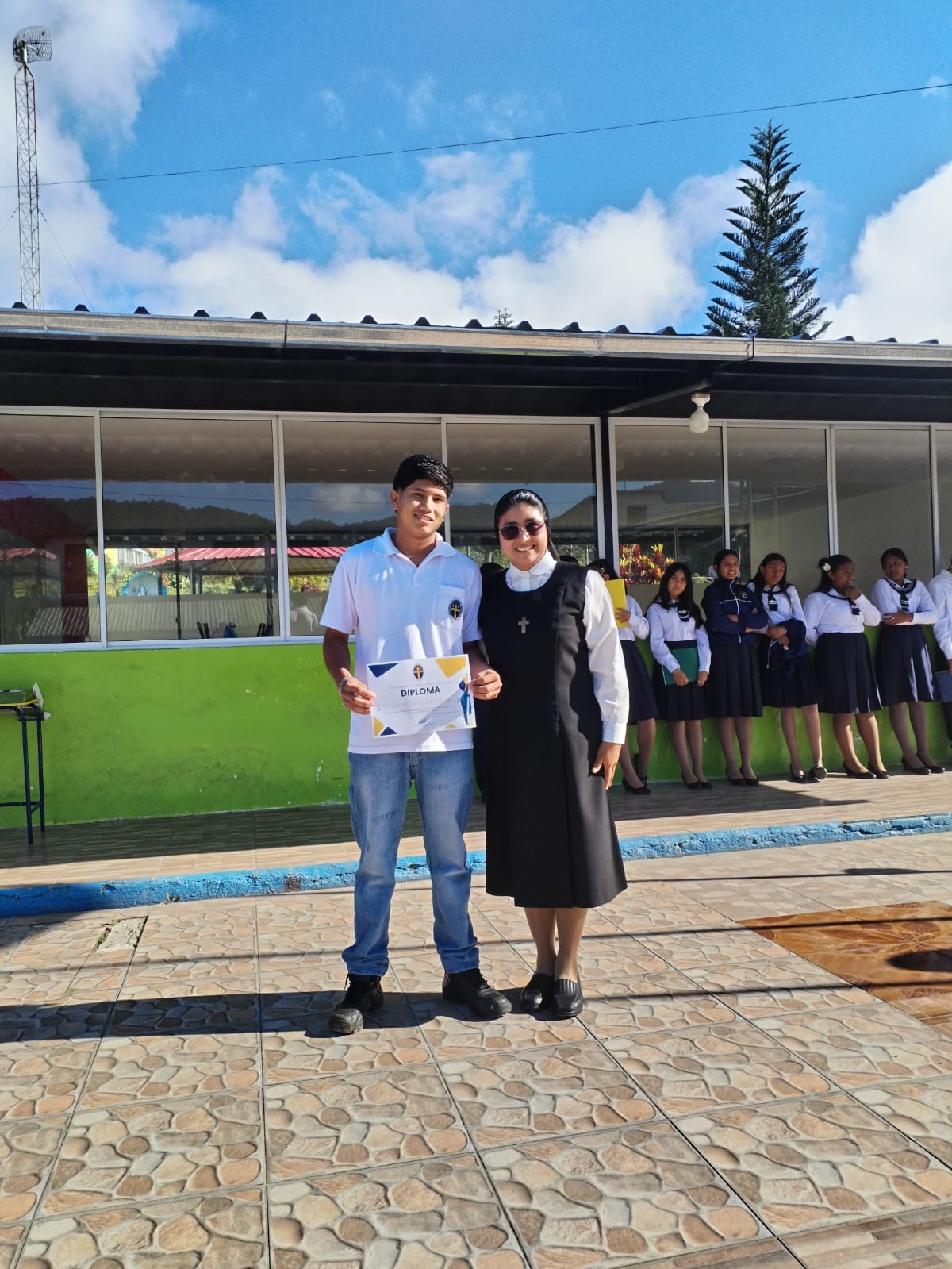 UEFT... - UEFTE Unidad Educativa Fiscomisional Técnico Ecuador