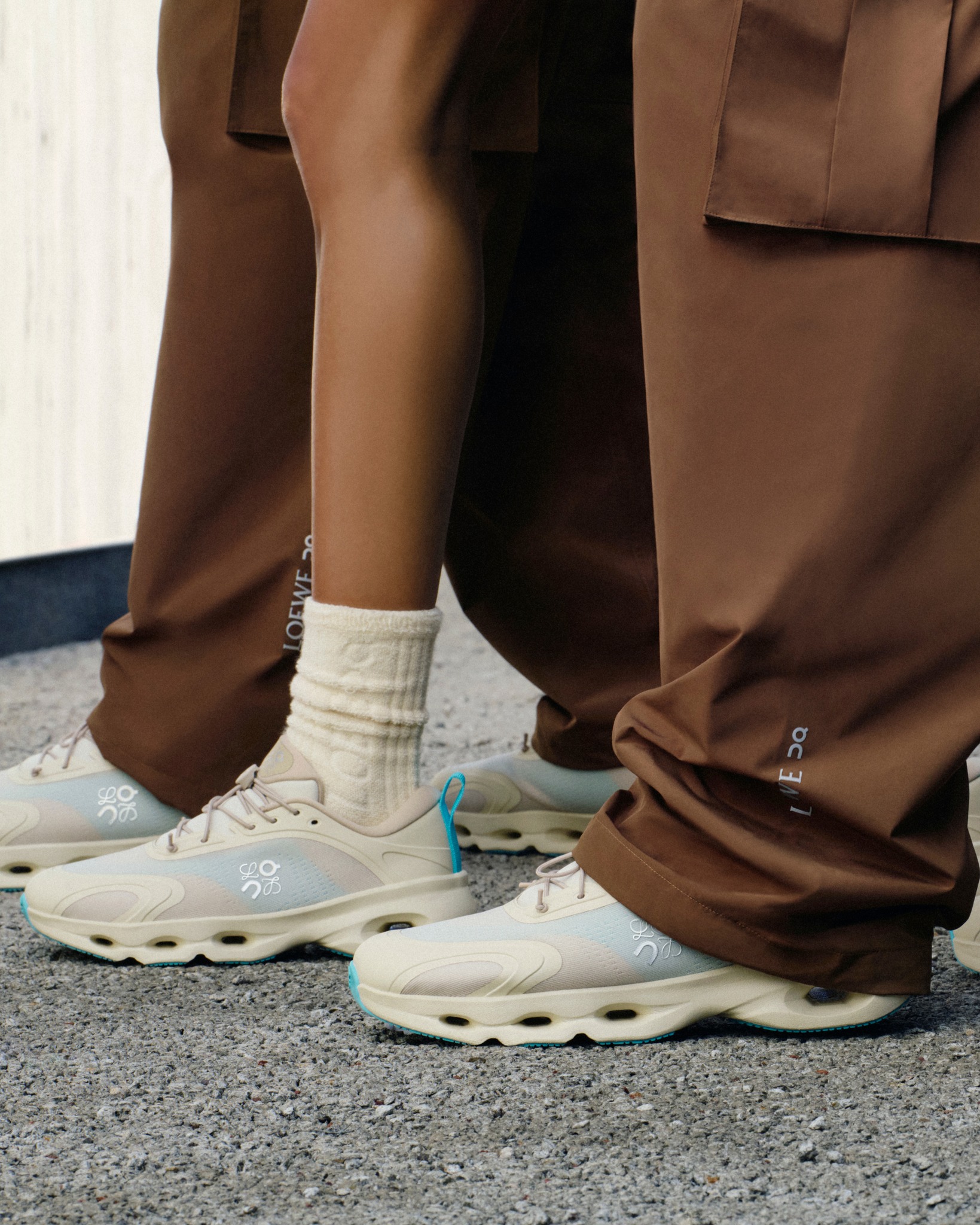 ONCLOUDTILT x LOEWE “All White & All Black” •SPECIAL RELEASE 
