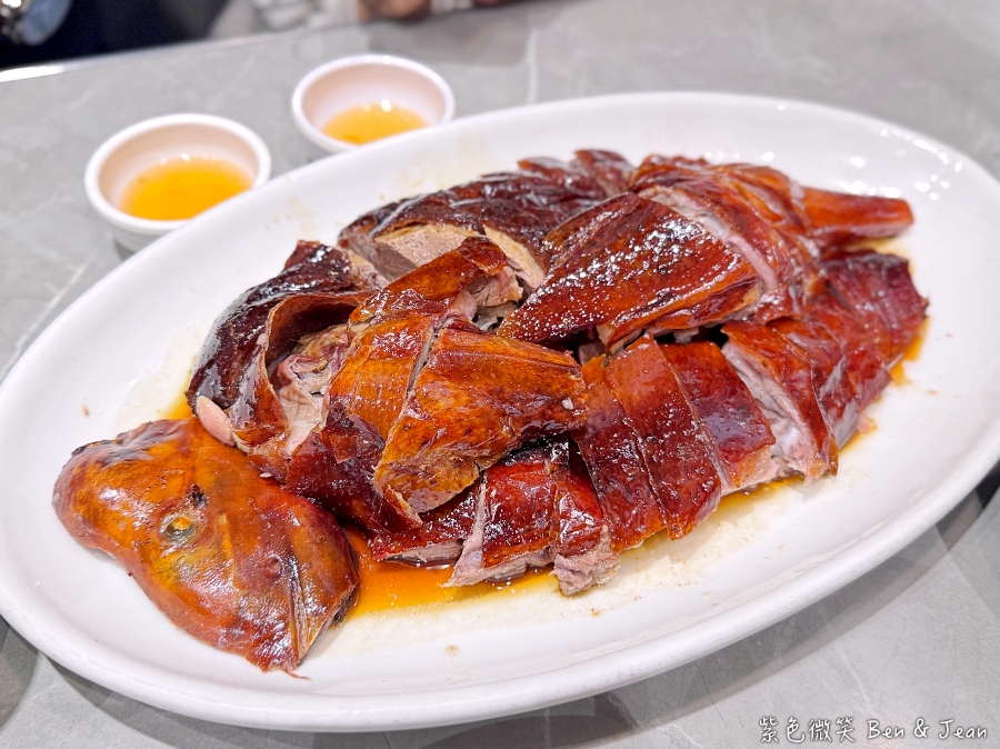 Ben - 燒鵝是來香港絕對不能錯過的經典美食，但在台灣卻難得一嚐這種道地風味。 這次我們來到銅鑼灣，發現了一間在《香港01》上廣受好評的在地 ...