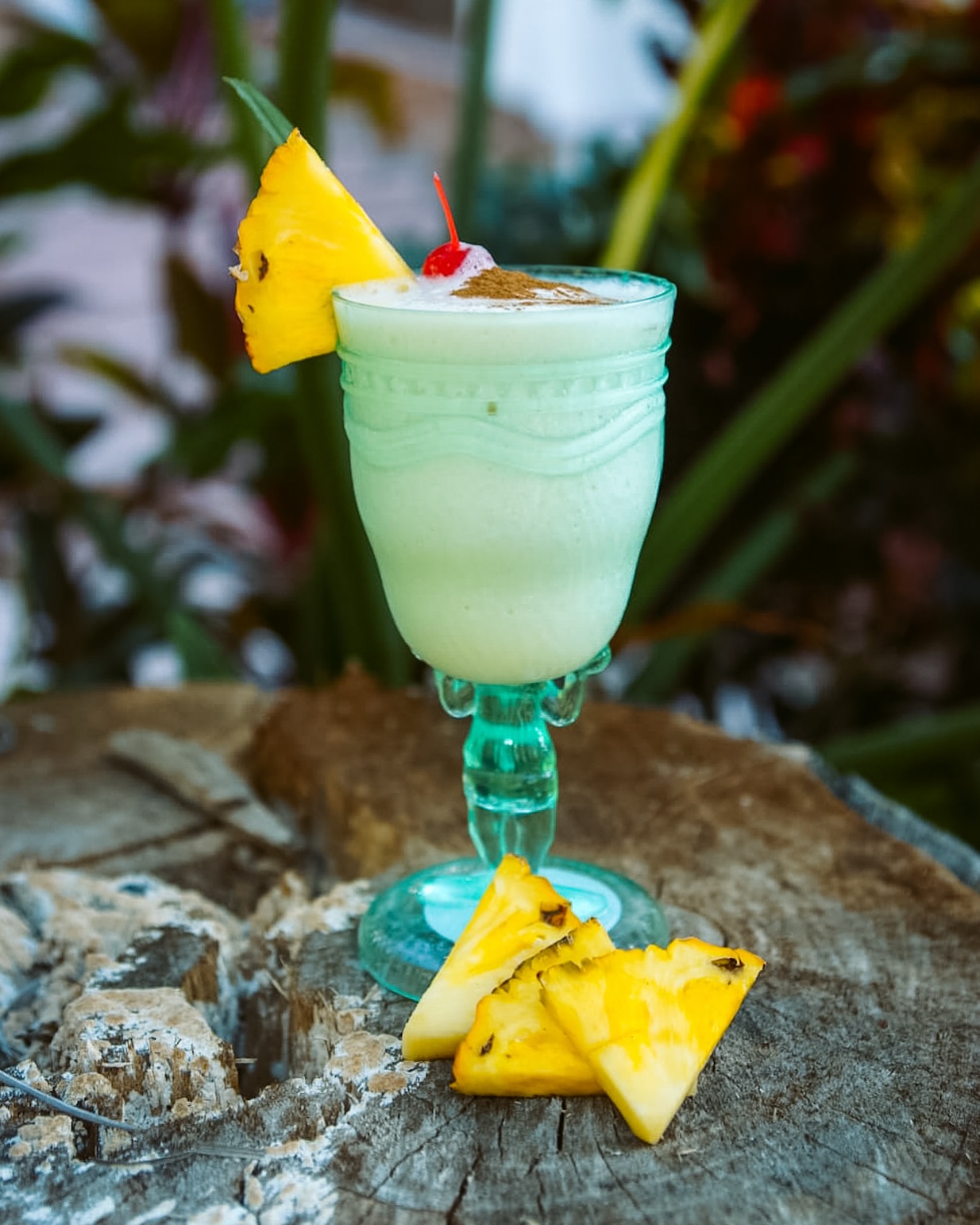Paradise - ¿Ya probaste nuestra deliciosa piña colada? 🍍 Tenemos los ...