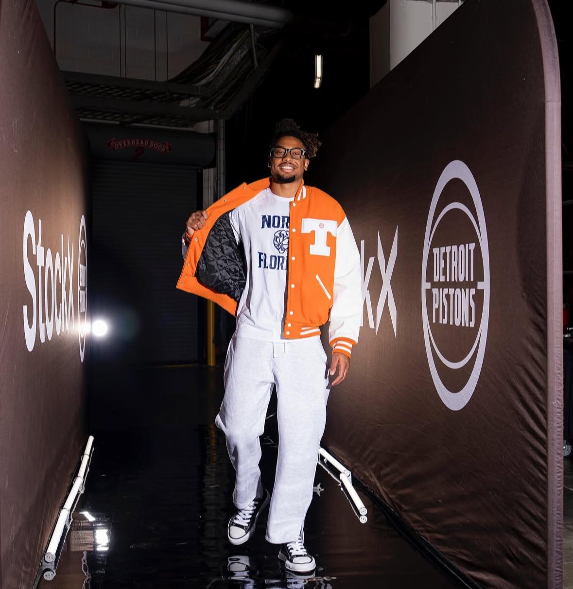 Chaz Lanier attends Pistons game in Tennessee gear