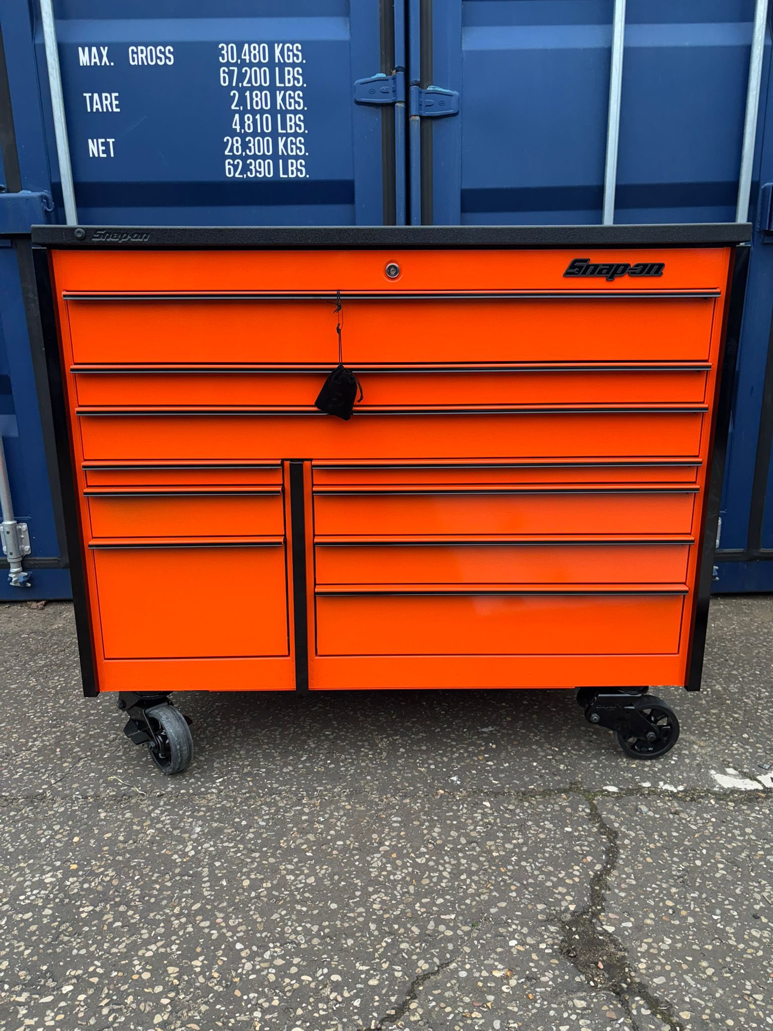 🧡🍊This 54” XL Master LED roll cab is on the van and waiting to