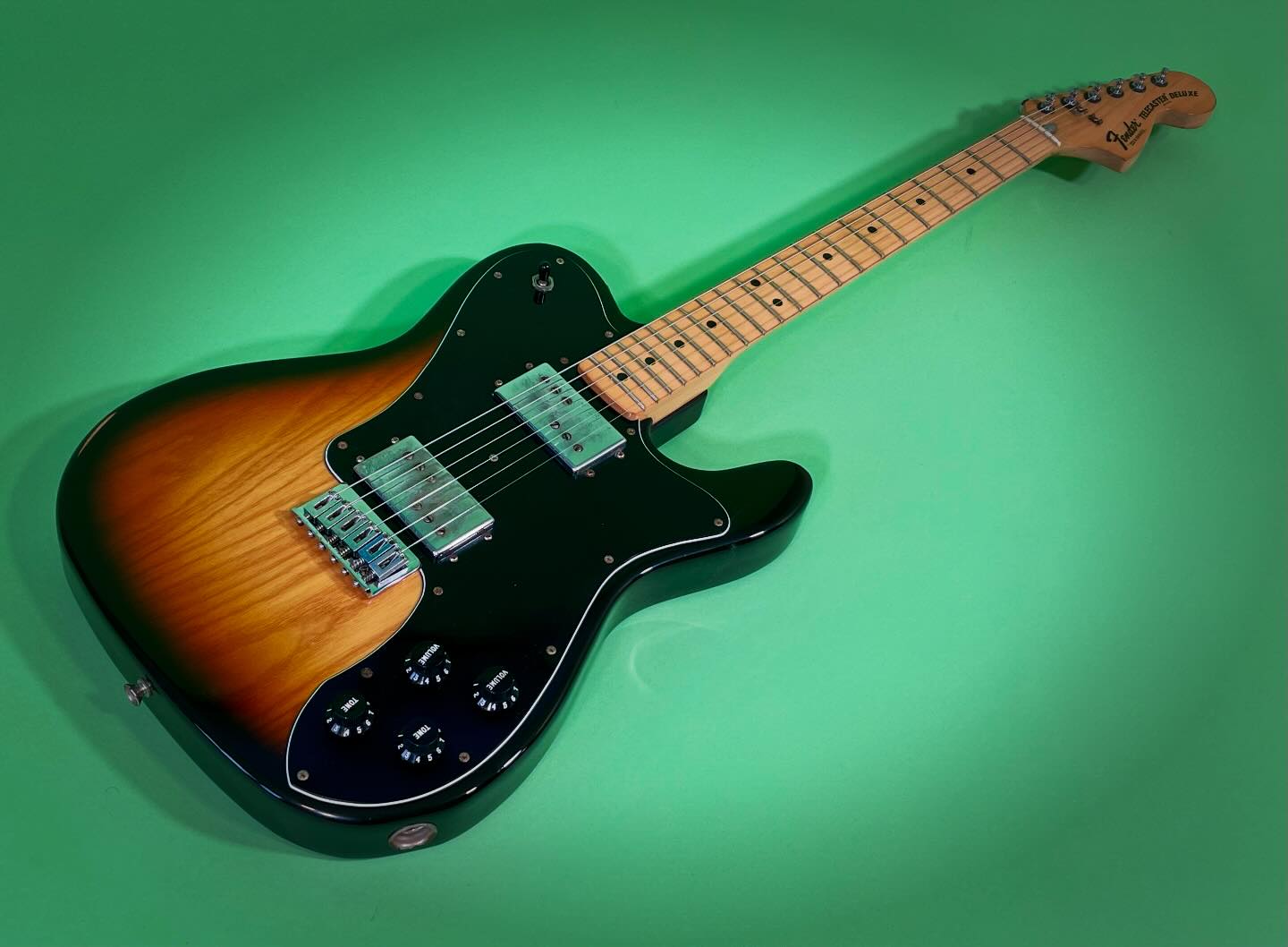 Here's a rare ONE-piece ASH body Telecaster Deluxe from 1979. 100