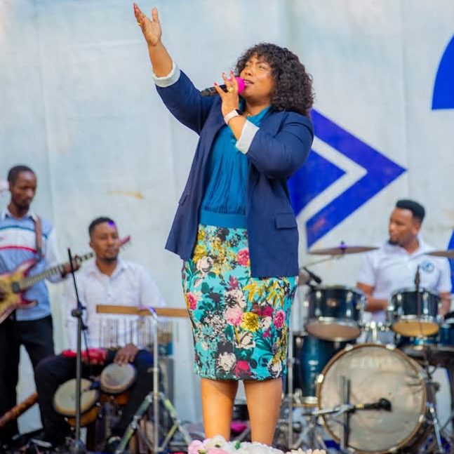 Christina - Waambie, Bwana ata wapigania nanyi mta nyamaza kimya. Hawa ...