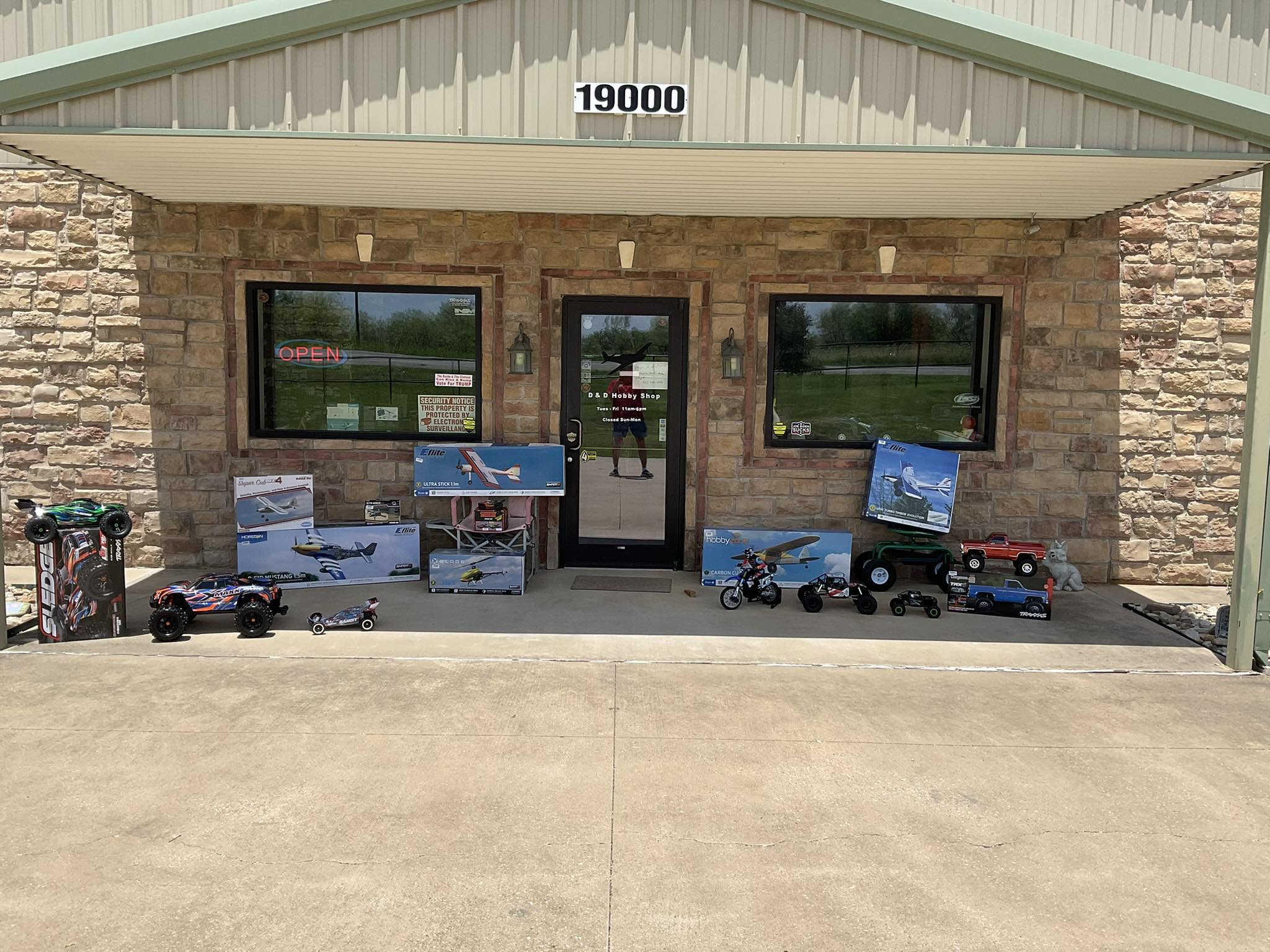 Hal's Hobby R/C Raceway - New to the shop! Typhoon Q500 4K from Yuneec ...