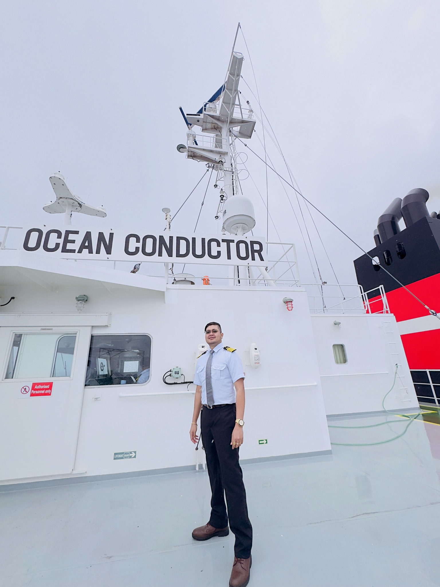 Kapitan Kwakno - Officers and Crew of M/V Ocean Conductor.... | Facebook