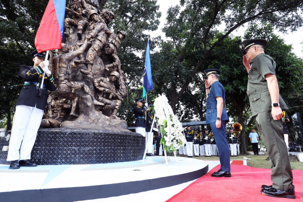 Armed - AFP Deputy Chief of Staff LtGen Rommel P Roldan leads the ...