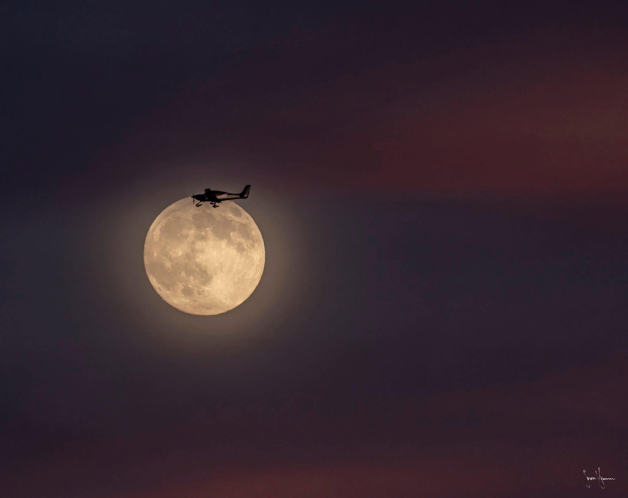 You guys catch the mega biggie size ultra jumbo moon last night