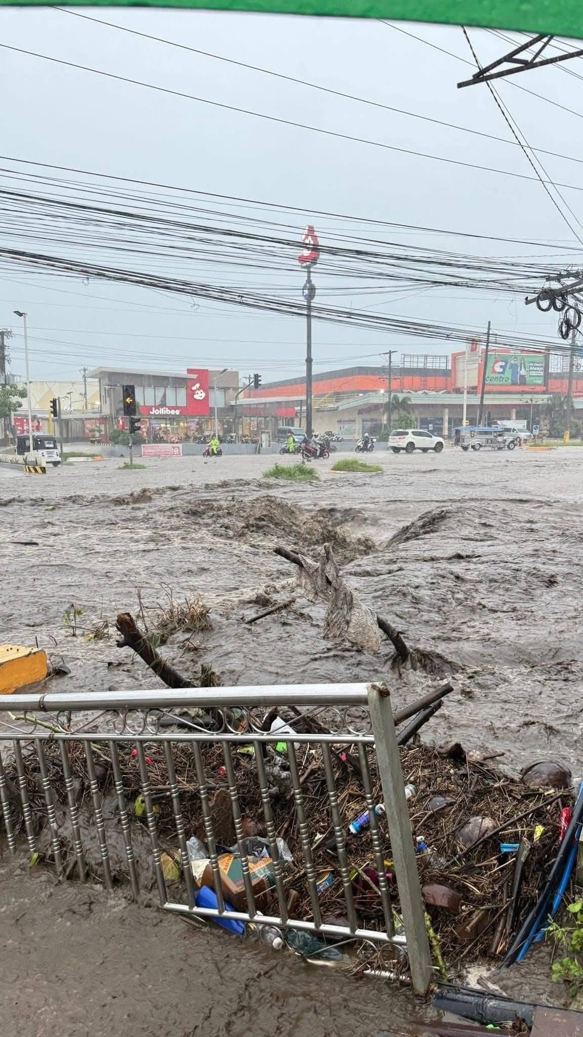 Iloilo - FLOODS SWEEP THROUGH LEMERY, BATANGAS Mud-filled floodwaters ...