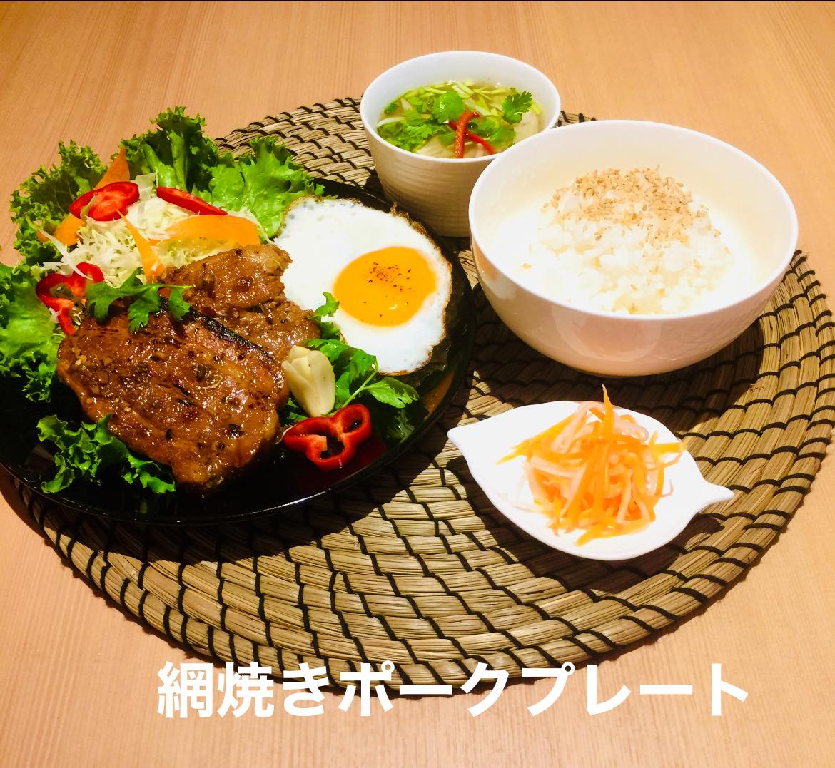 バンブーベトナム ／ Bamboo,Vietnam - ガリック、ベトナム産 ブラックペッパー の焼き海老 ソフトシェルクラブのサーテ ソース ...