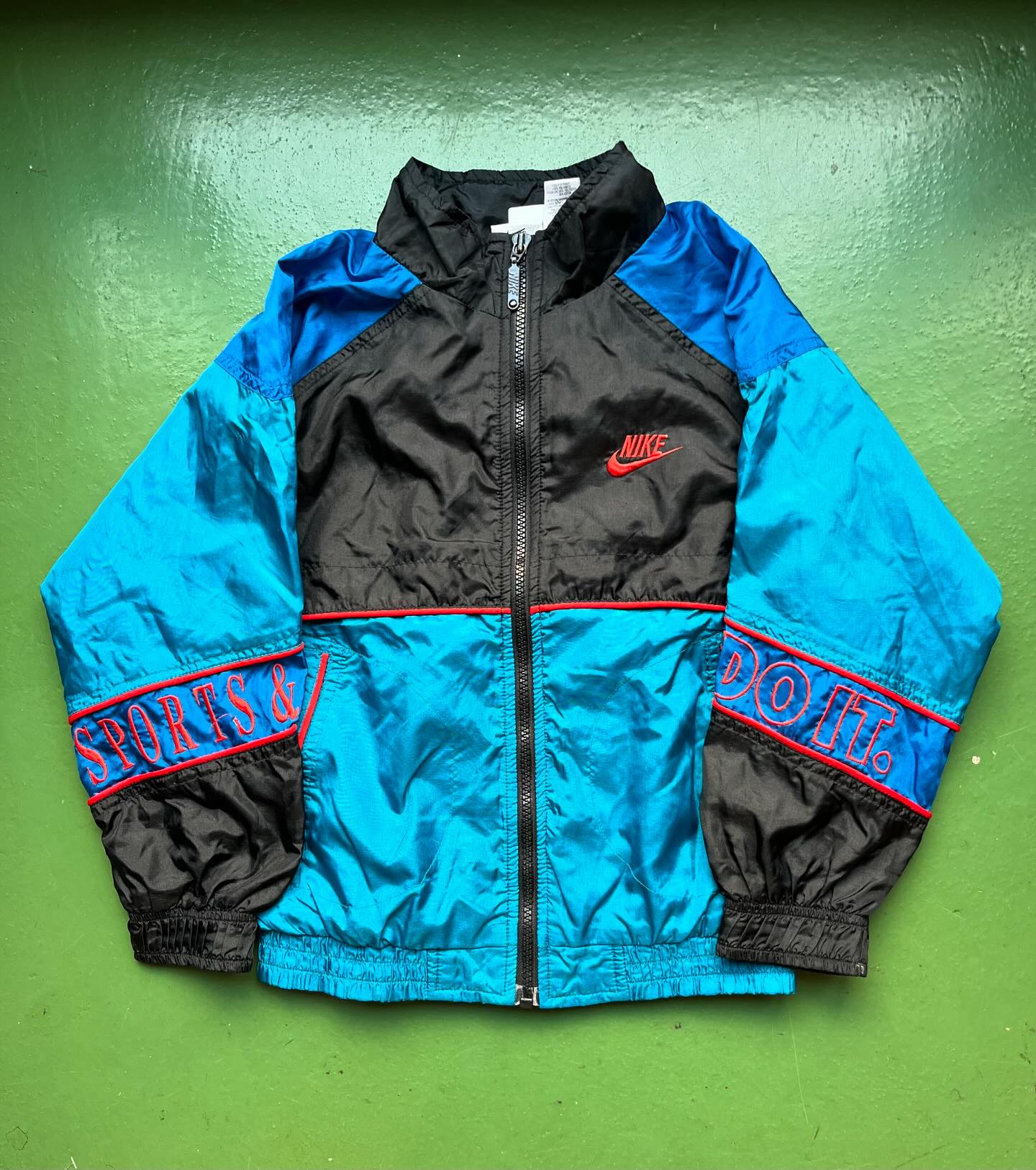 90s NIKE ナイロンJKT 薄手のナイロンJKTも沢山入荷してます 