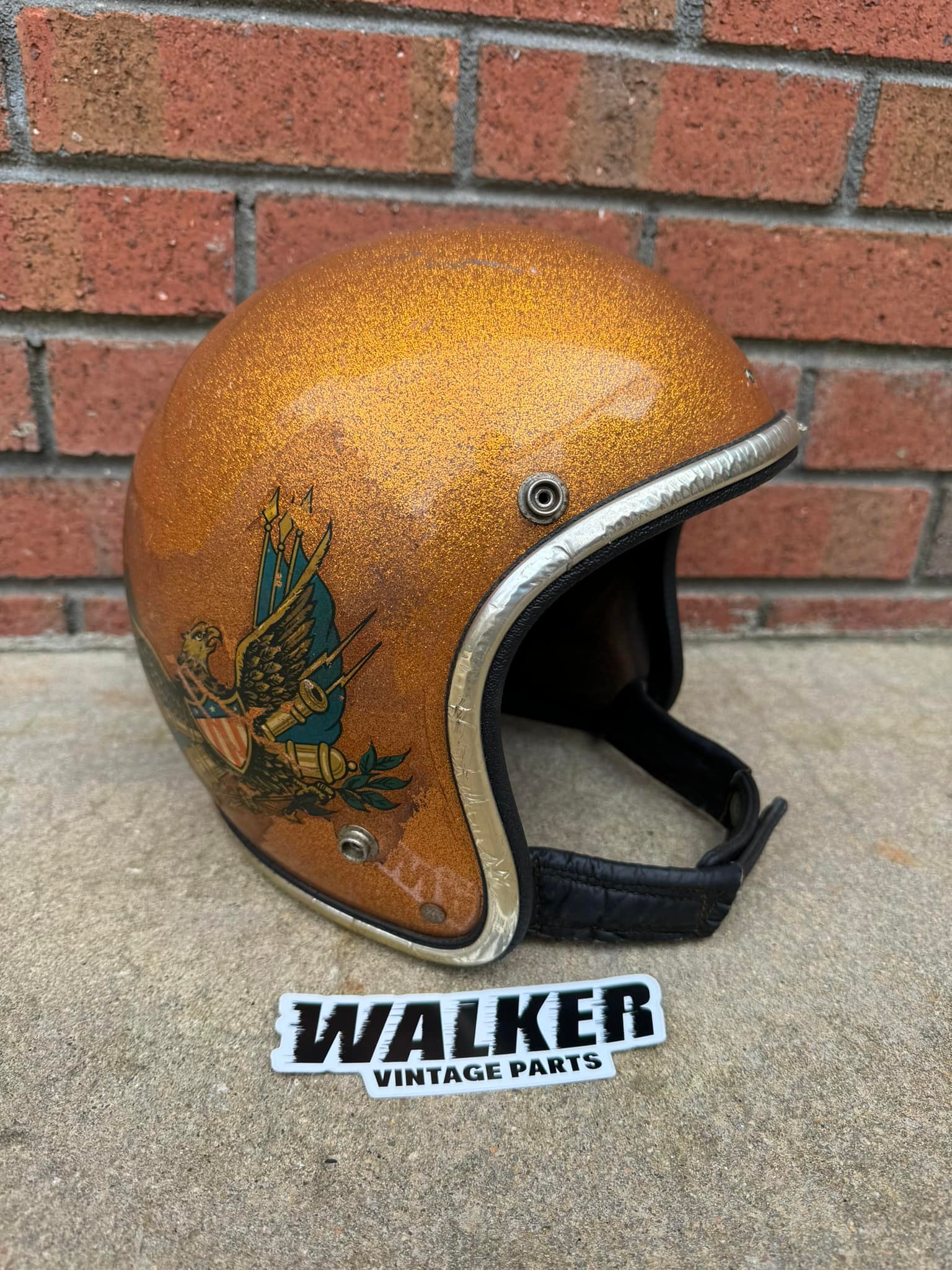 gold-tone fulmer v2 motorcycle helmet ICON Domain - Cornelius - Gold El arte destacado se combina con la calma diseada VINTAGE ARTHUR FULMER HELMET AF