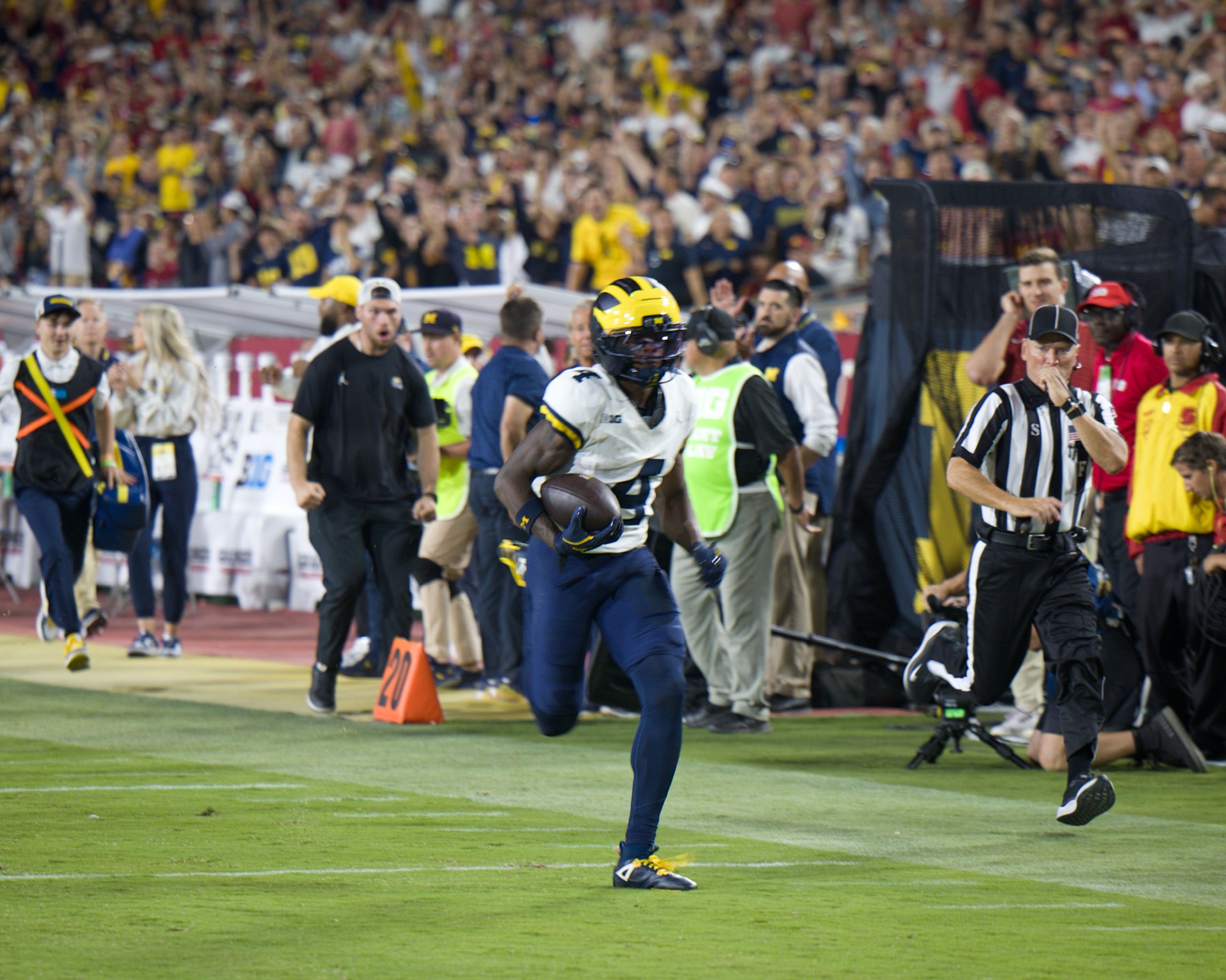 Michigan Football on... - Michigan Football on UMGoBlue