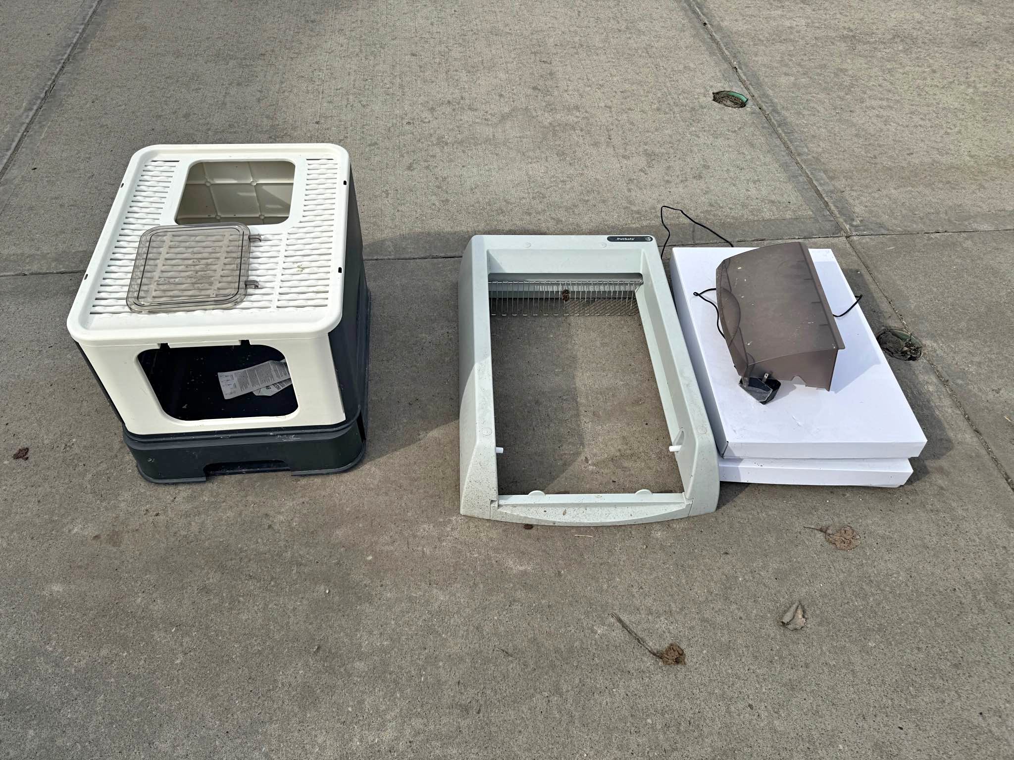 PetSafe Self-Cleaning & Top-Entry Litter Boxes 60$ takes both - Cat ...