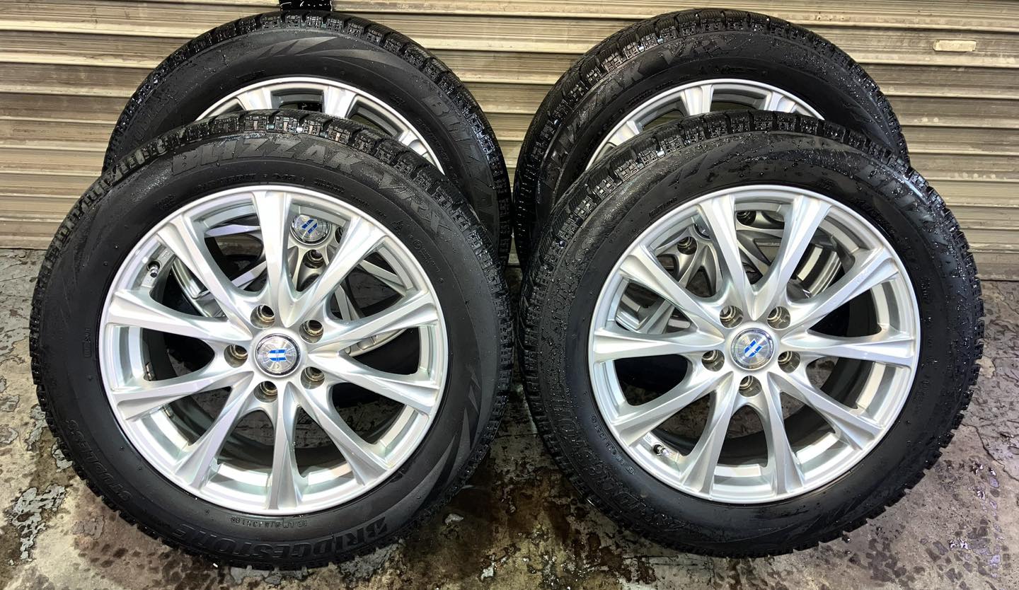 215/55/17 スタッドレス売れました！ ?クラウンHV 215/55R17 中古 