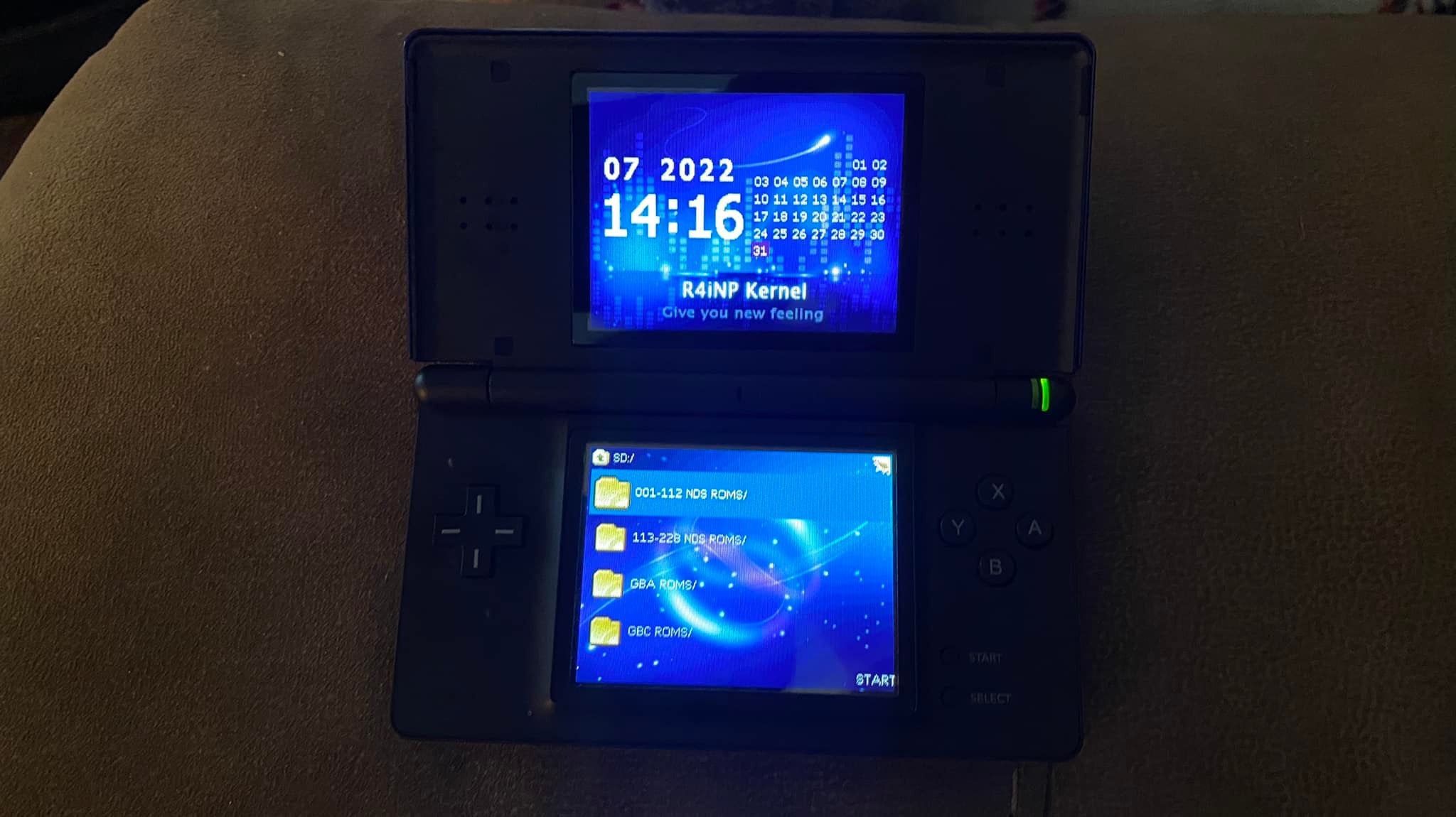 R4 card for Nintendo DS and lite with software