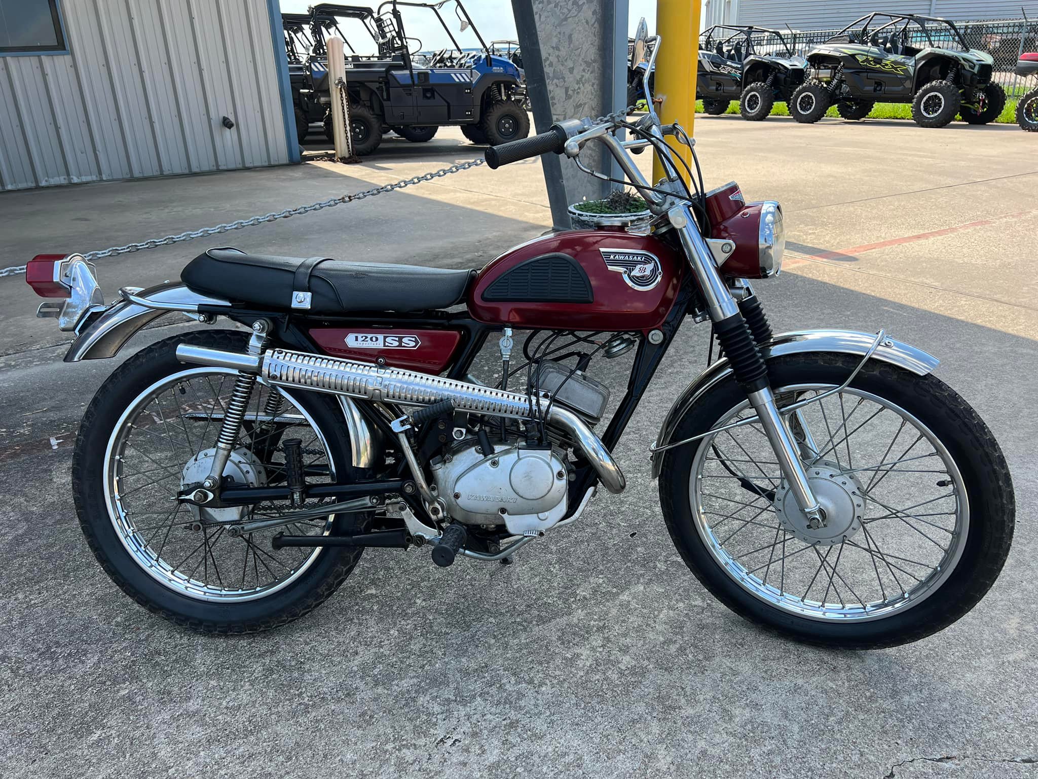 How about a little vintage Kawasaki for this Friday? What we have