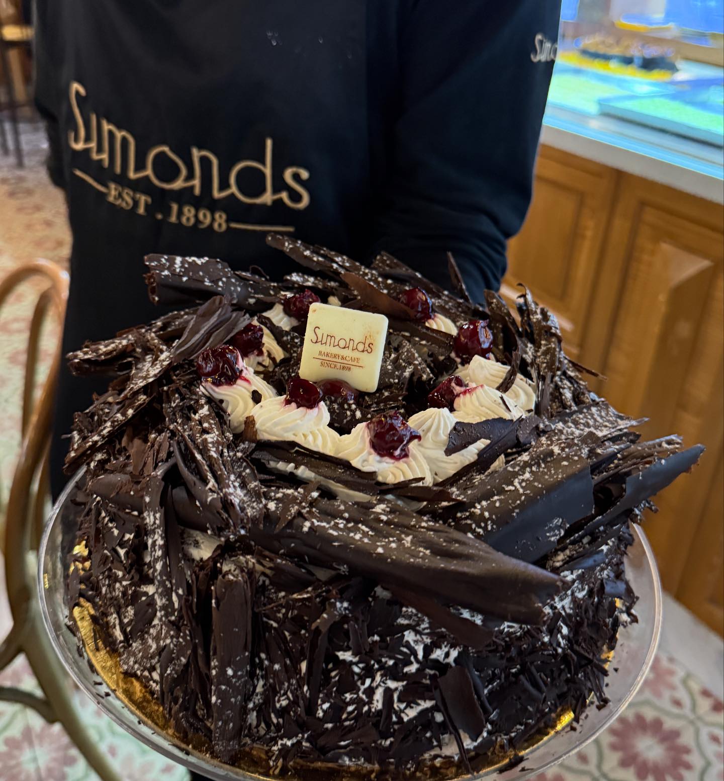 The ultimate fan-favorite cake-... - Simonds bakery and cafe | Facebook