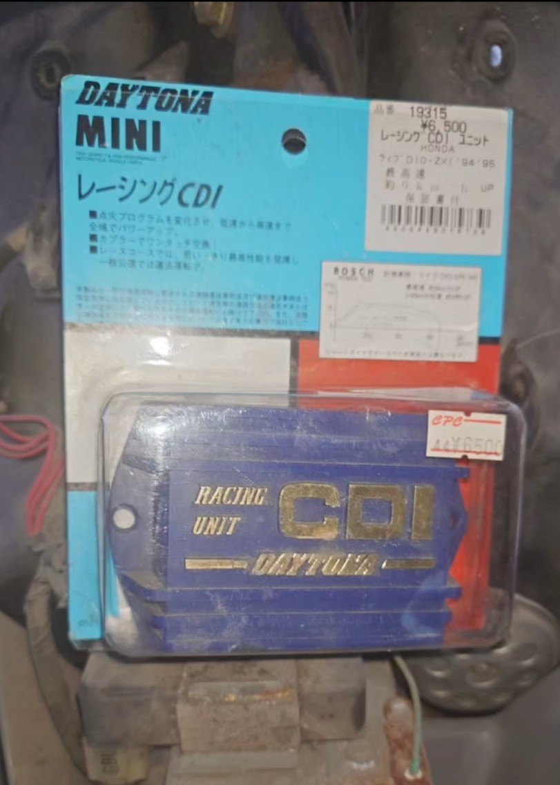前期95年式の素ライブディオに、この前期ZX用のデイトナCDIが安く出て